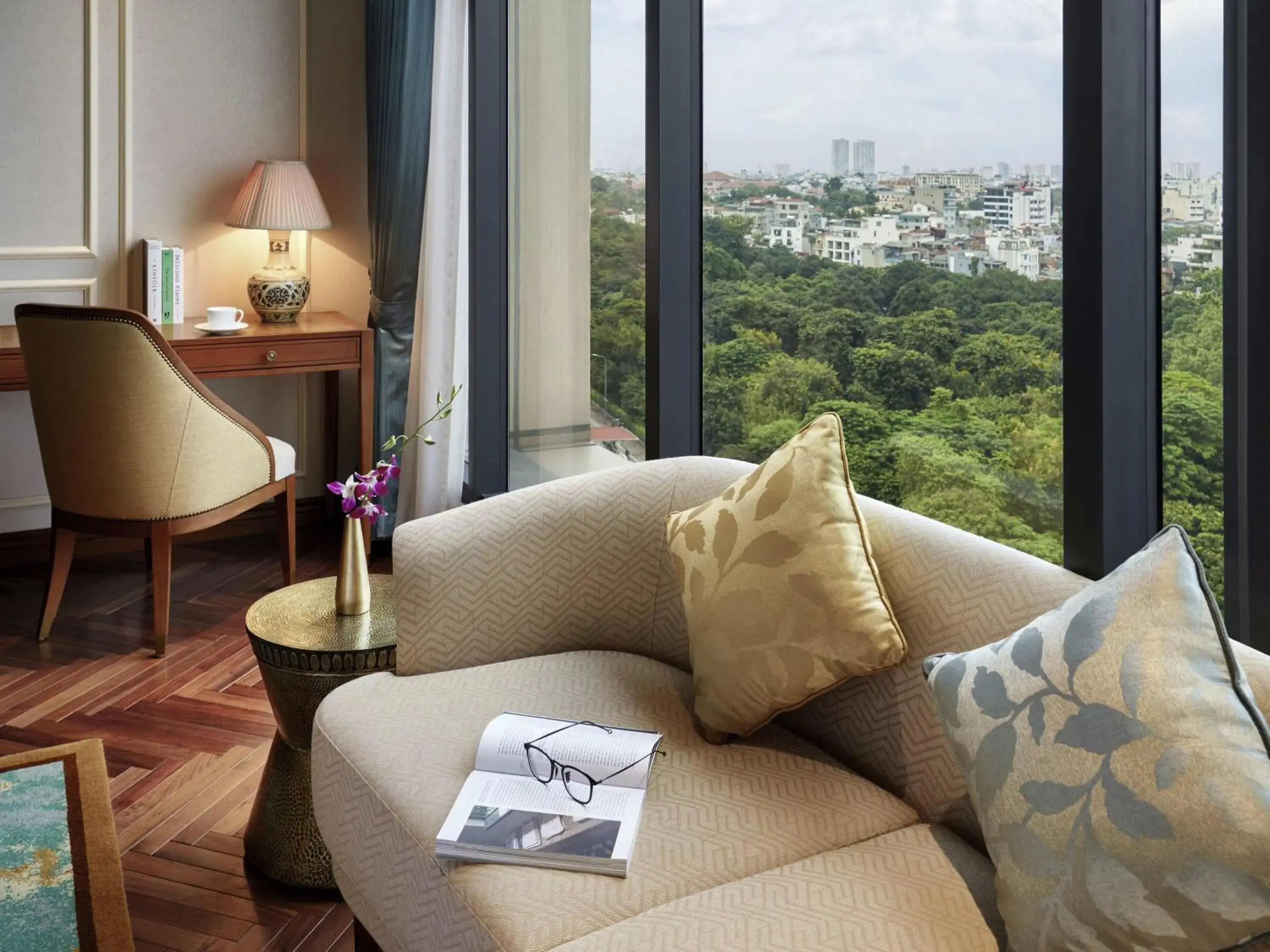 Bedroom in Grand Mercure Hanoi Bedroom in Grand Mercure Hanoi