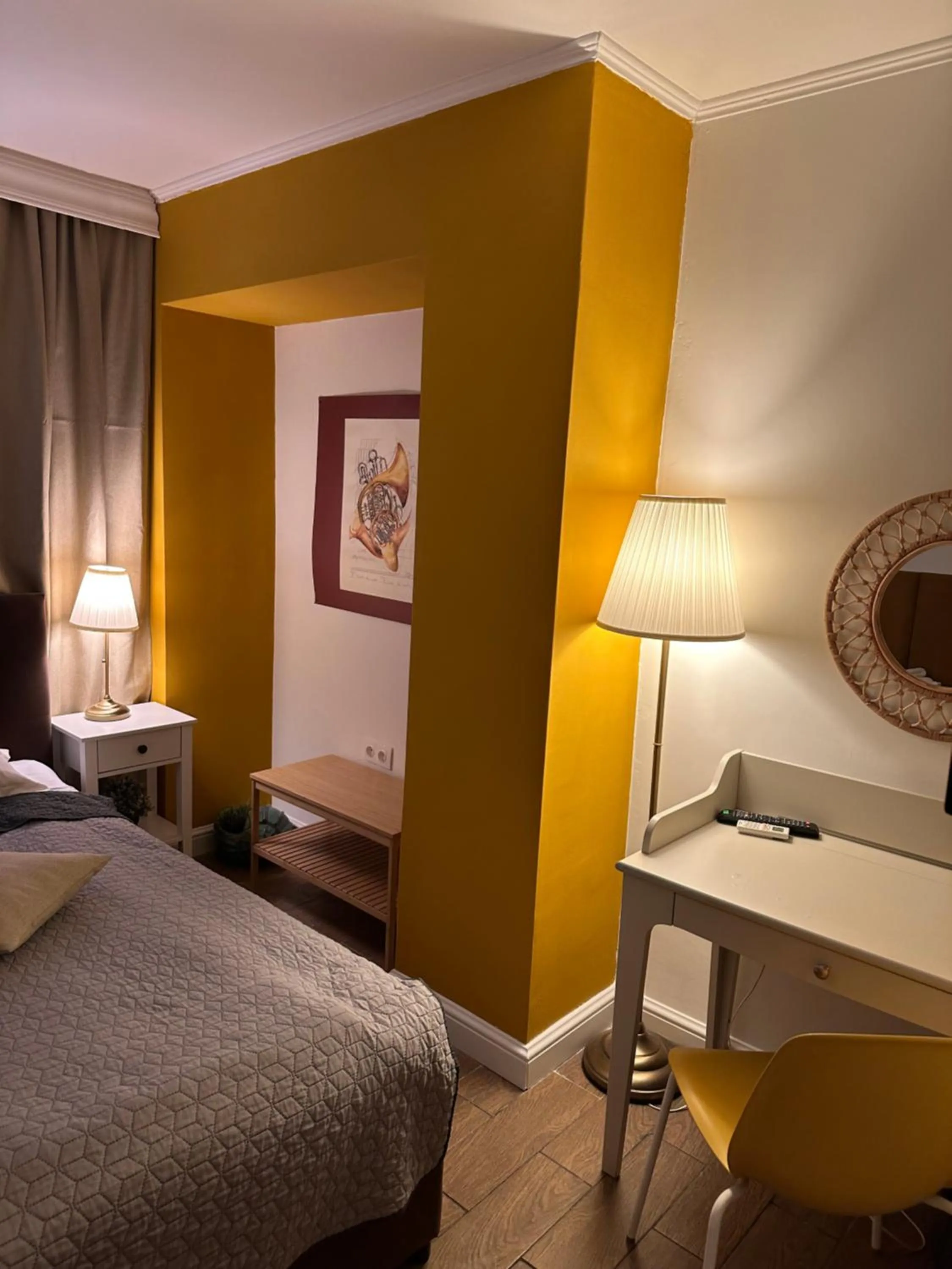 Living room, Bed in Hotel Art