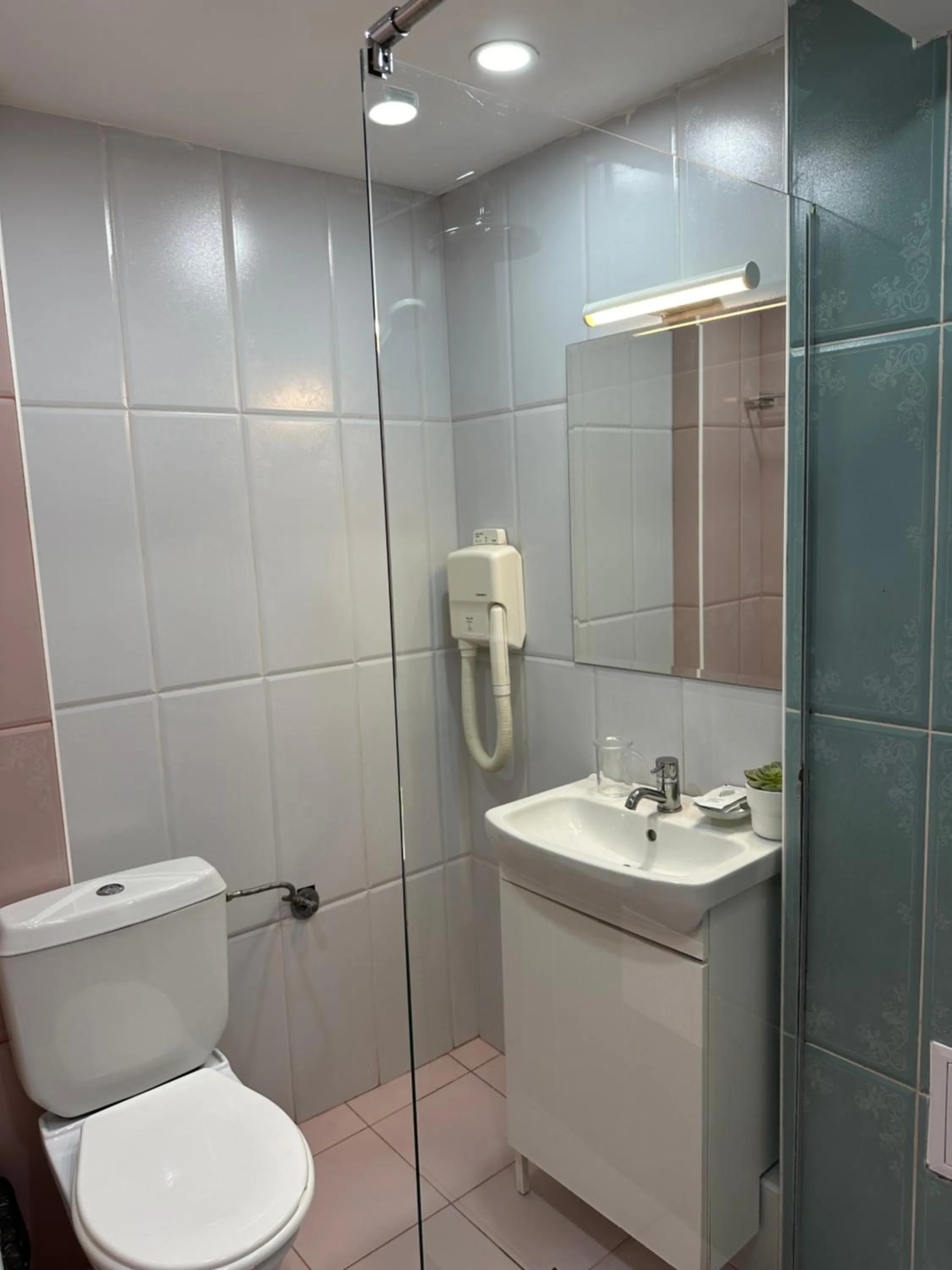 Bathroom in Hotel Art