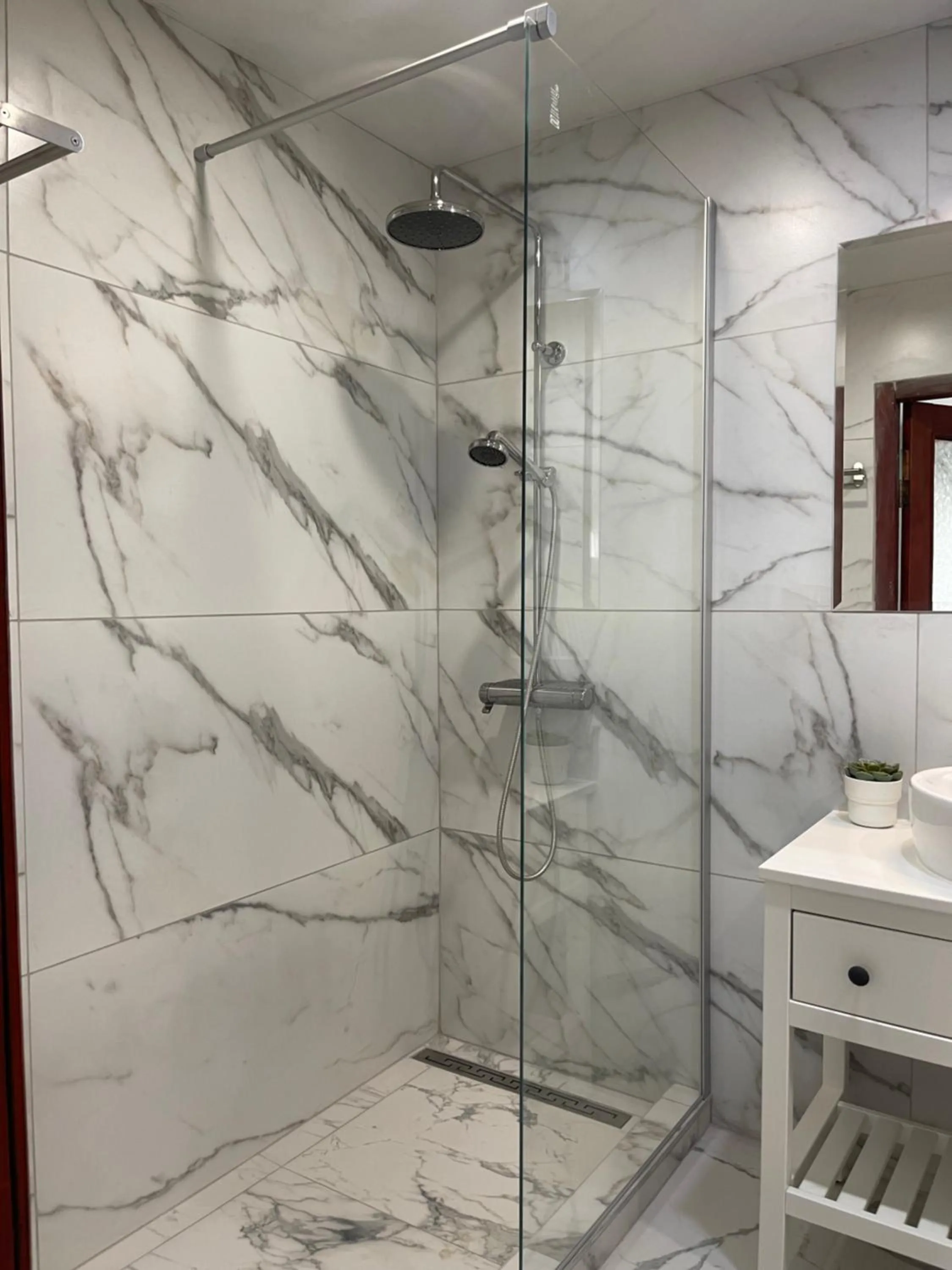 Bathroom in Hotel Art