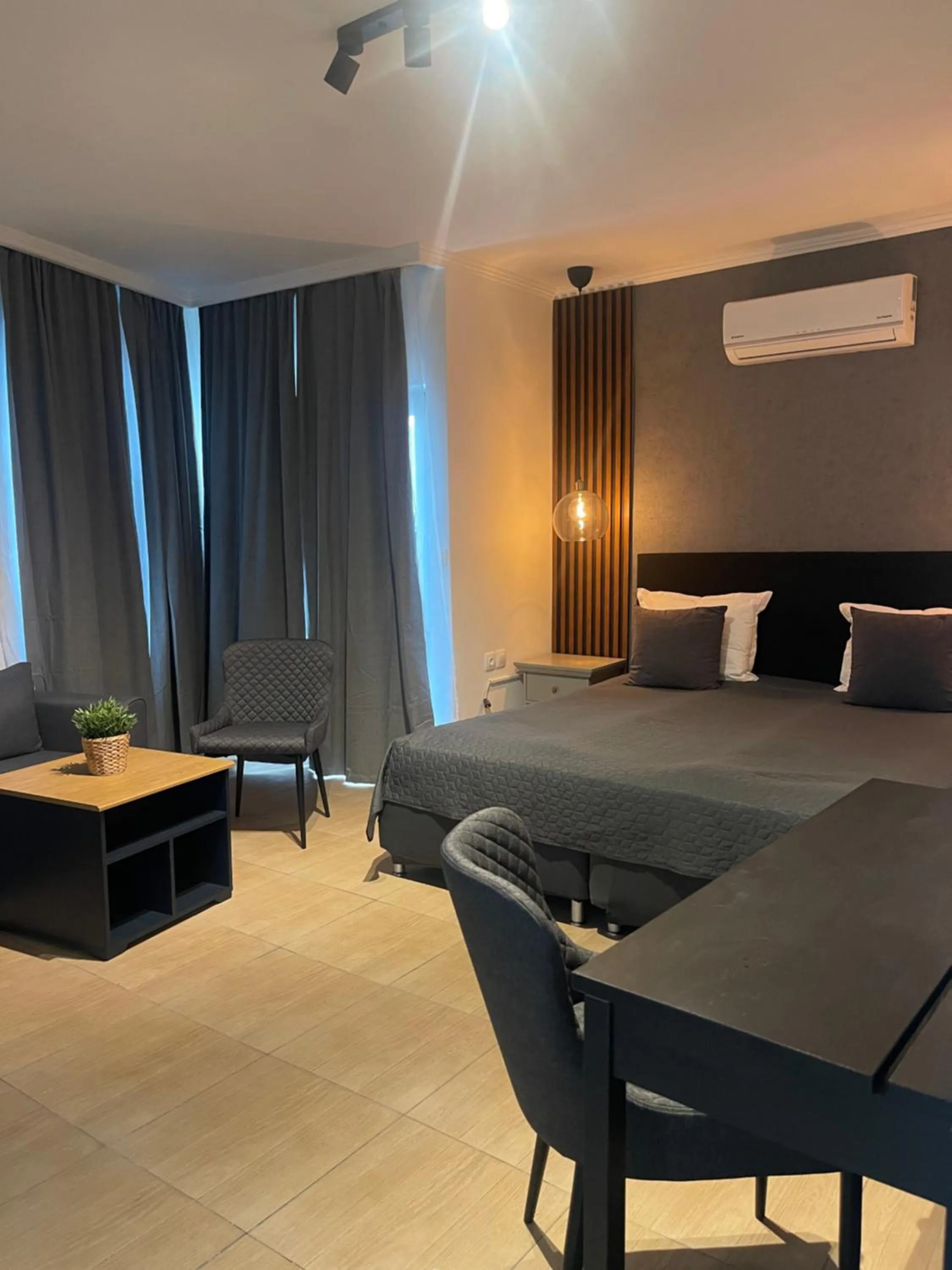 Photo of the whole room, Bed in Hotel Art