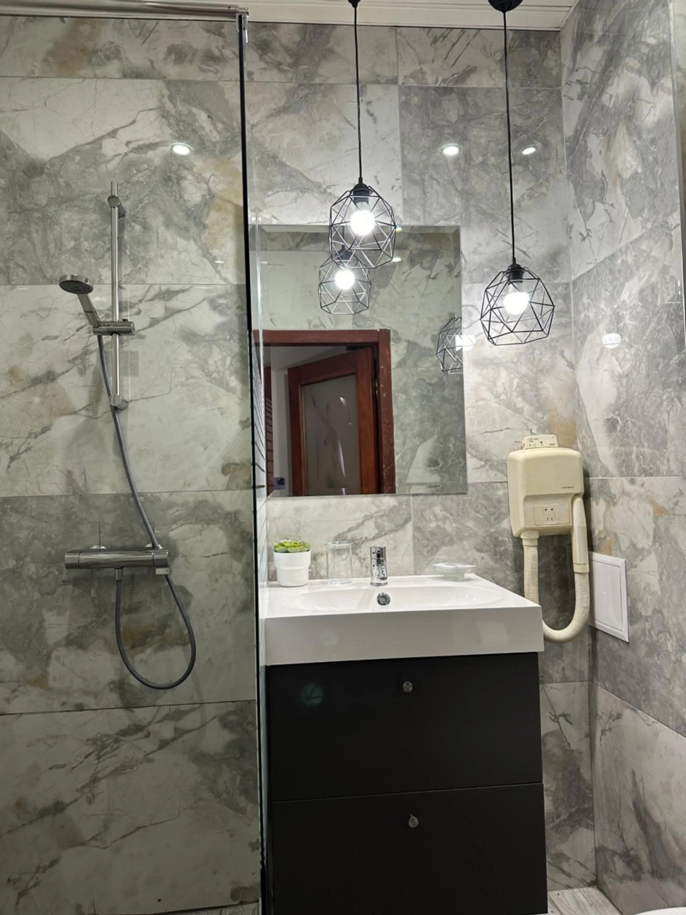 Bathroom in Hotel Art