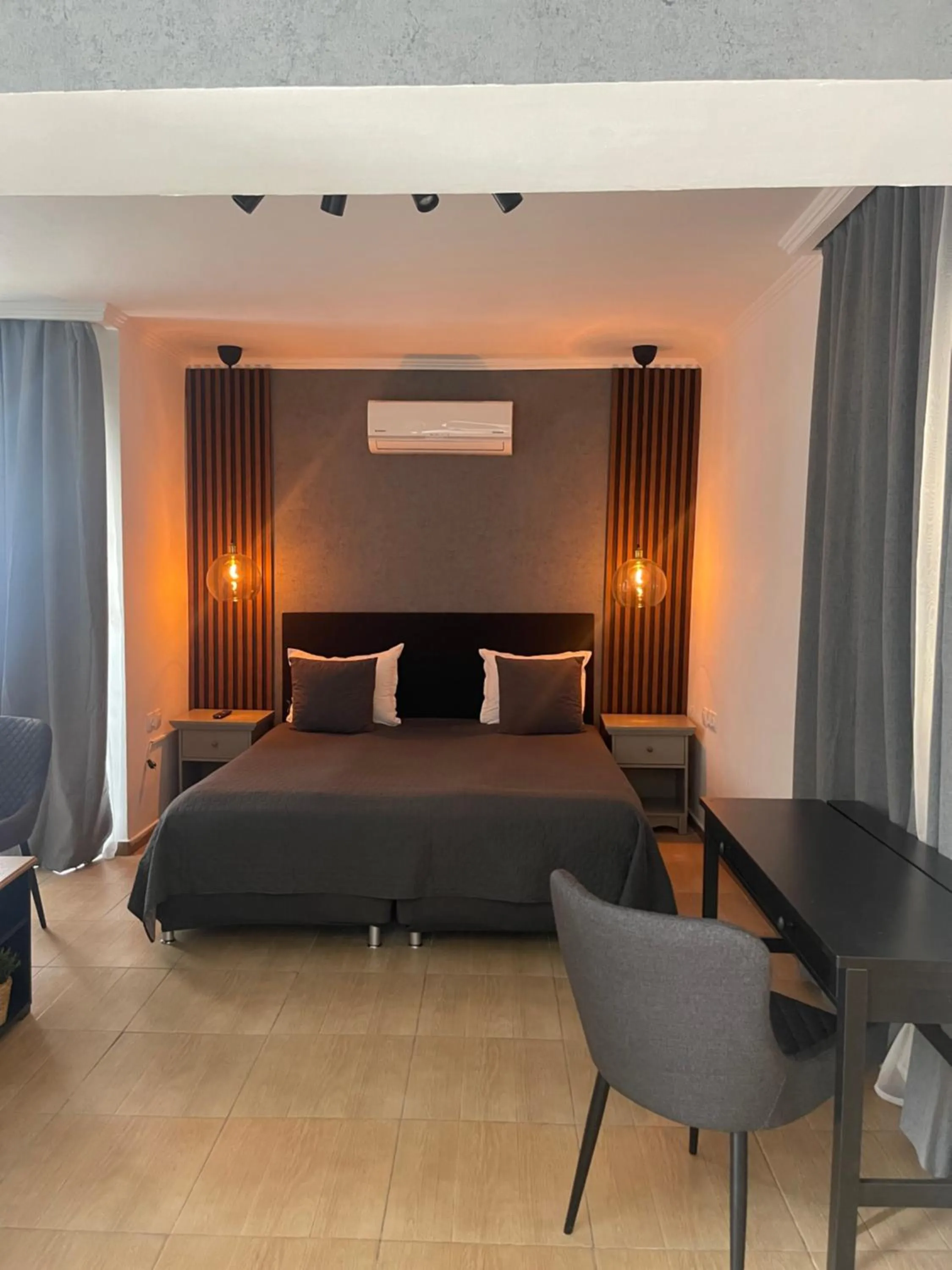 Living room, Bed in Hotel Art