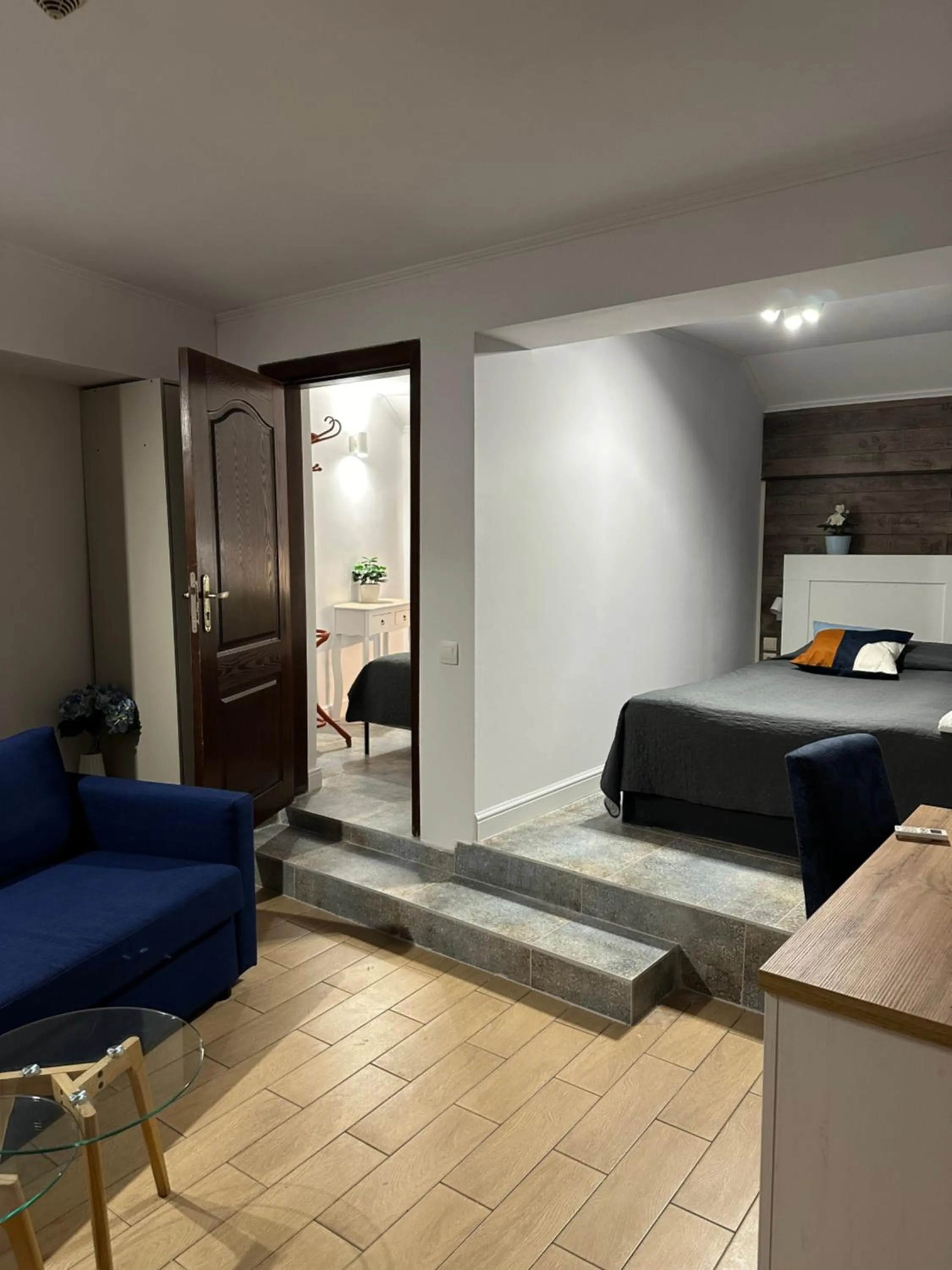 Living room, Bed in Hotel Art