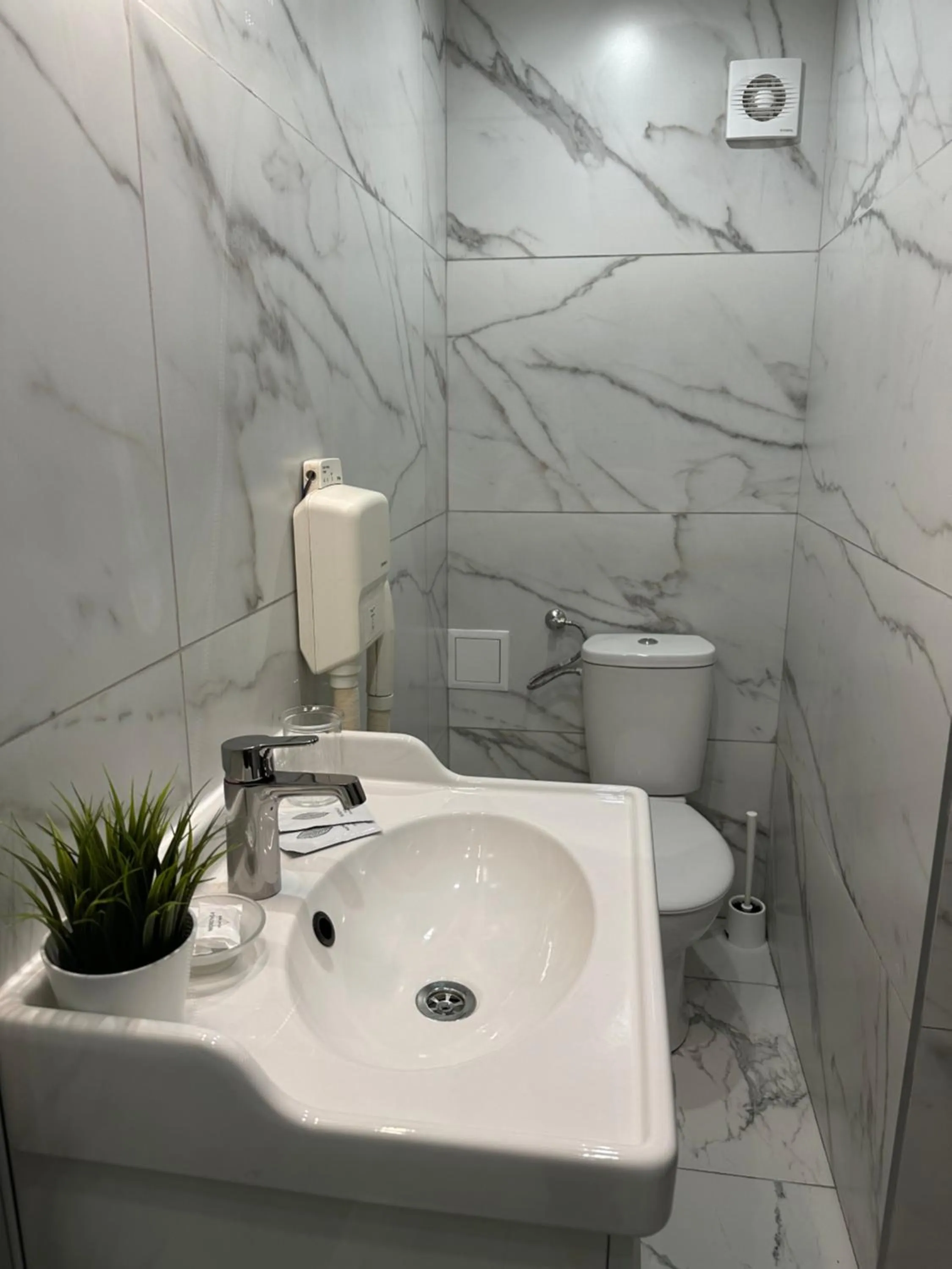 Bathroom in Hotel Art