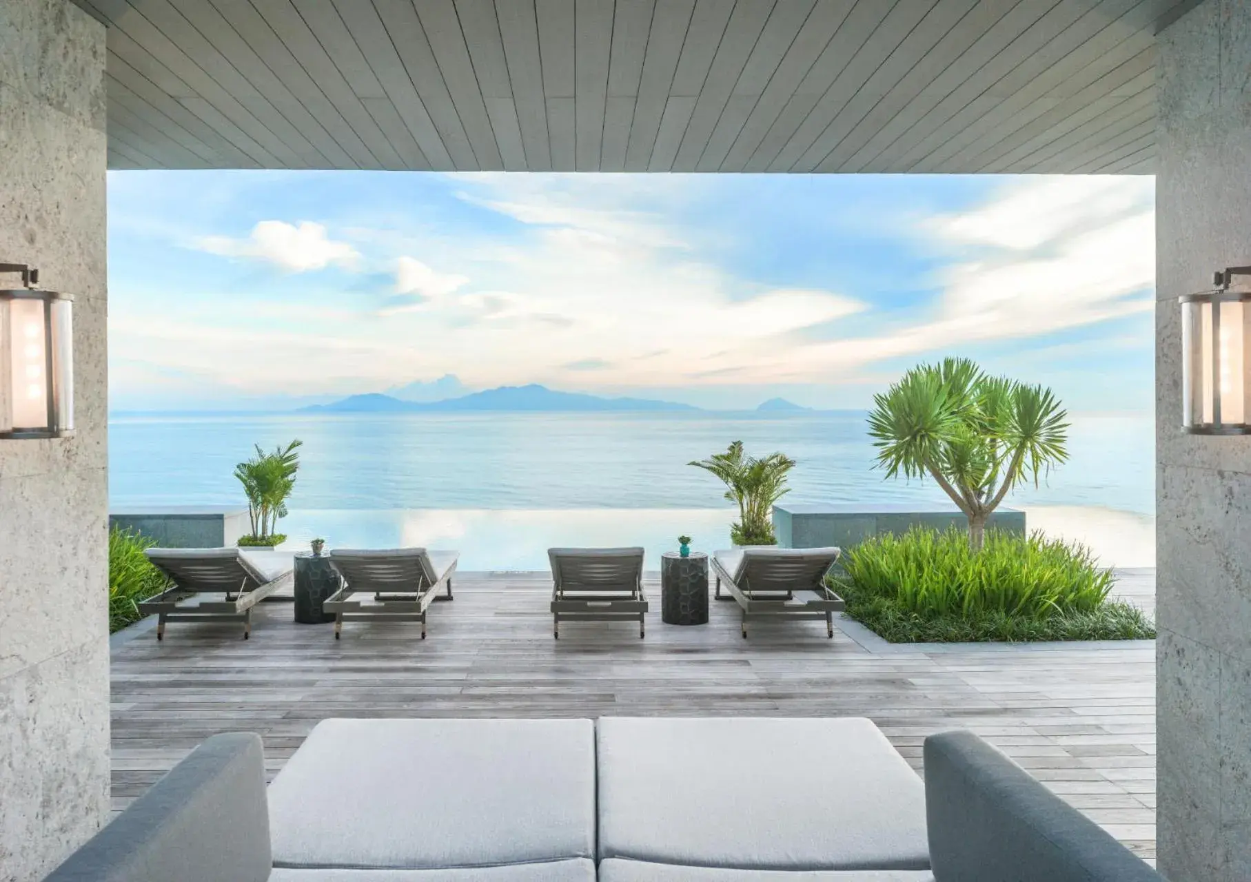 Swimming pool in Hoiana Hotel & Suites Swimming pool in Hoiana Hotel & Suites