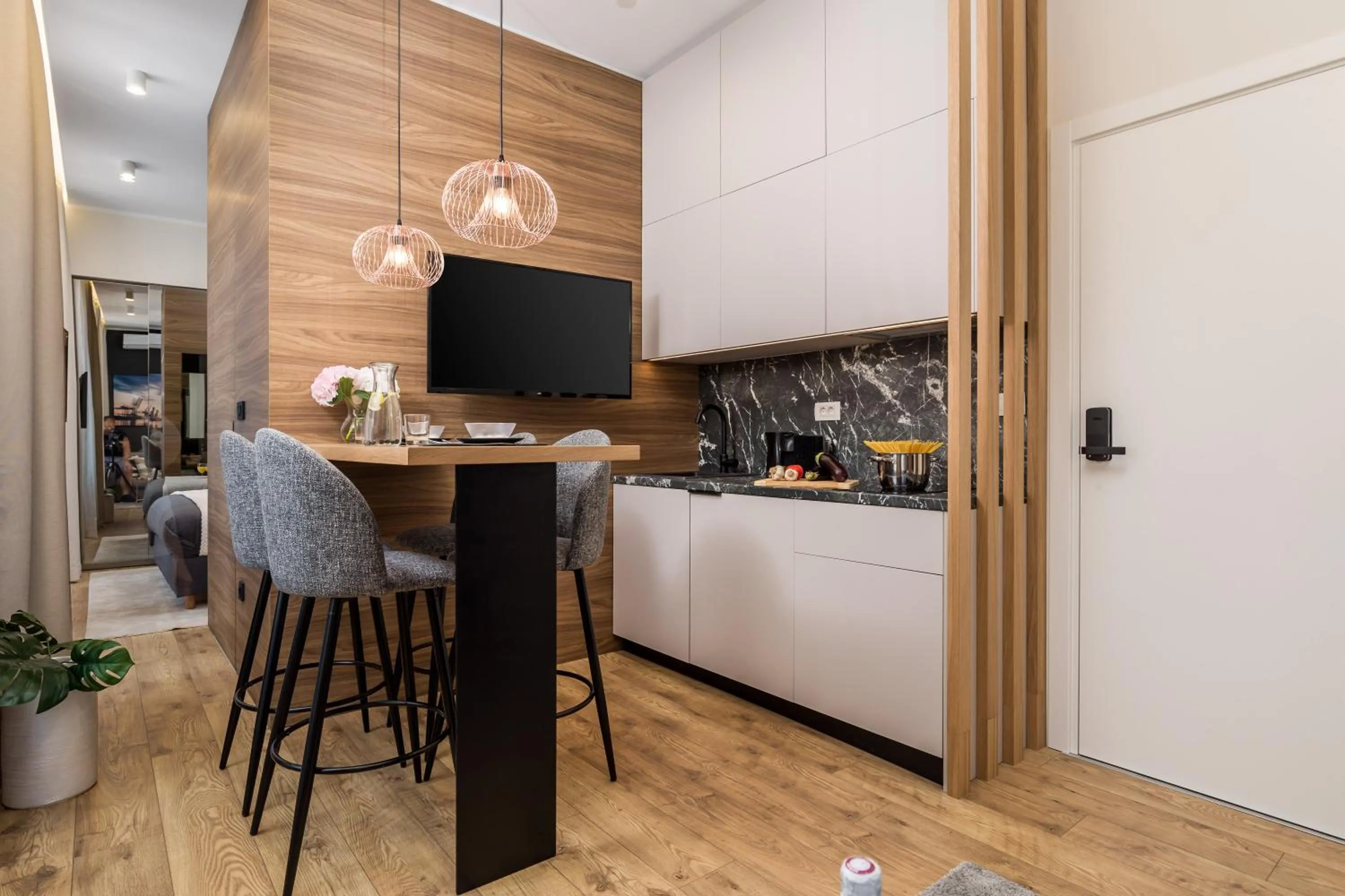 TV and multimedia in Luxury Number 1 Apartments