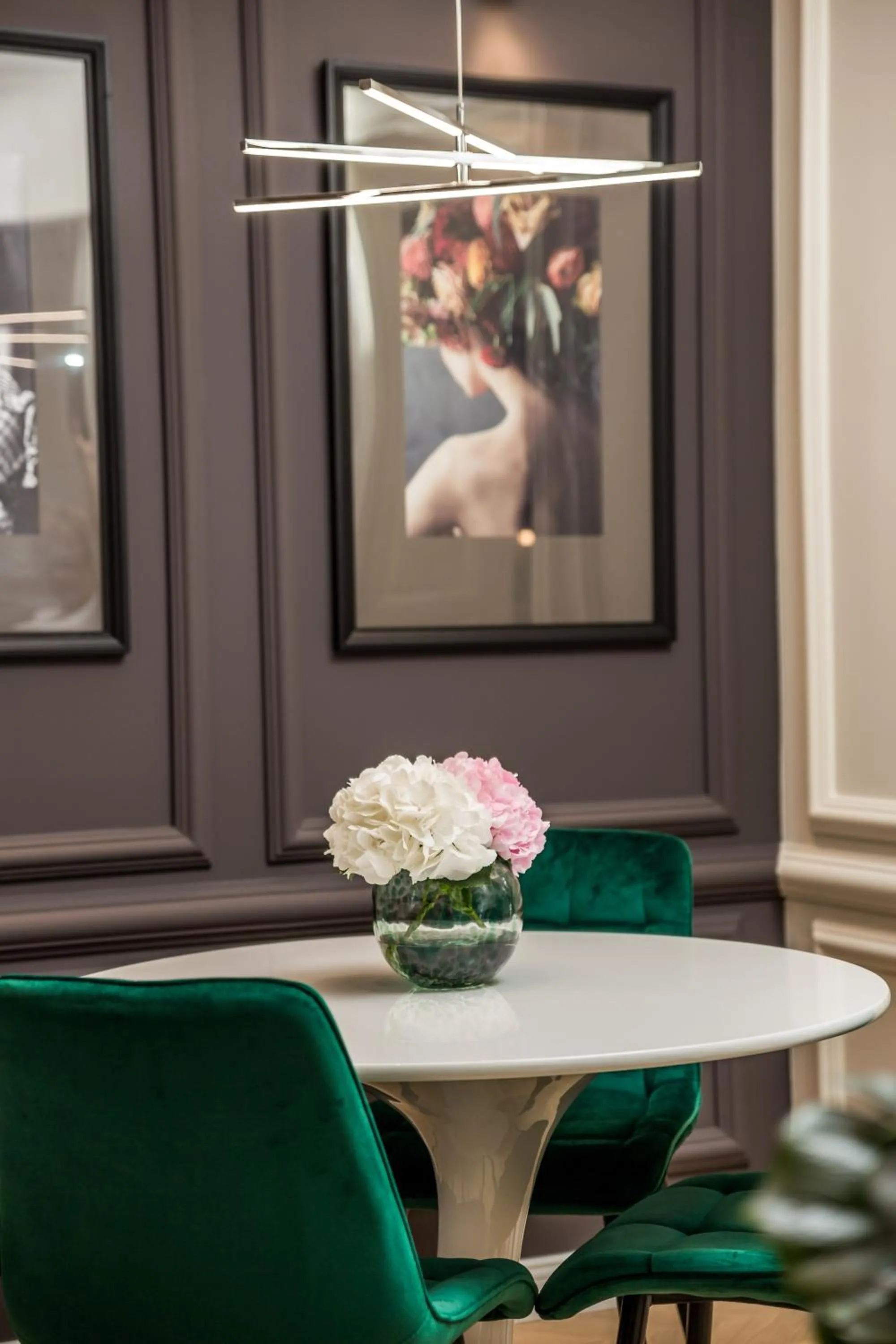 Seating area in Luxury Number 1 Apartments