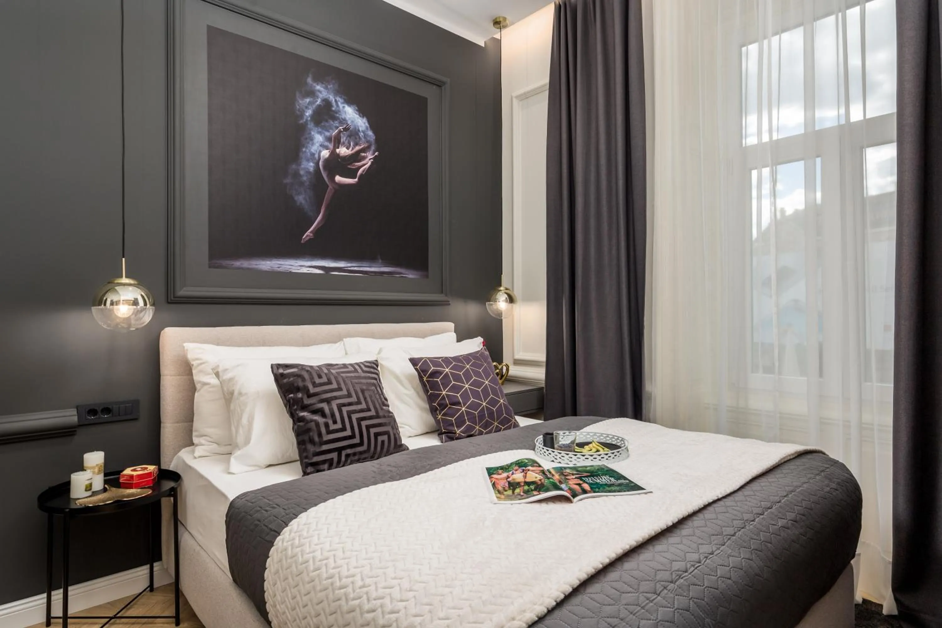 Bedroom, Bed in Luxury Number 1 Apartments