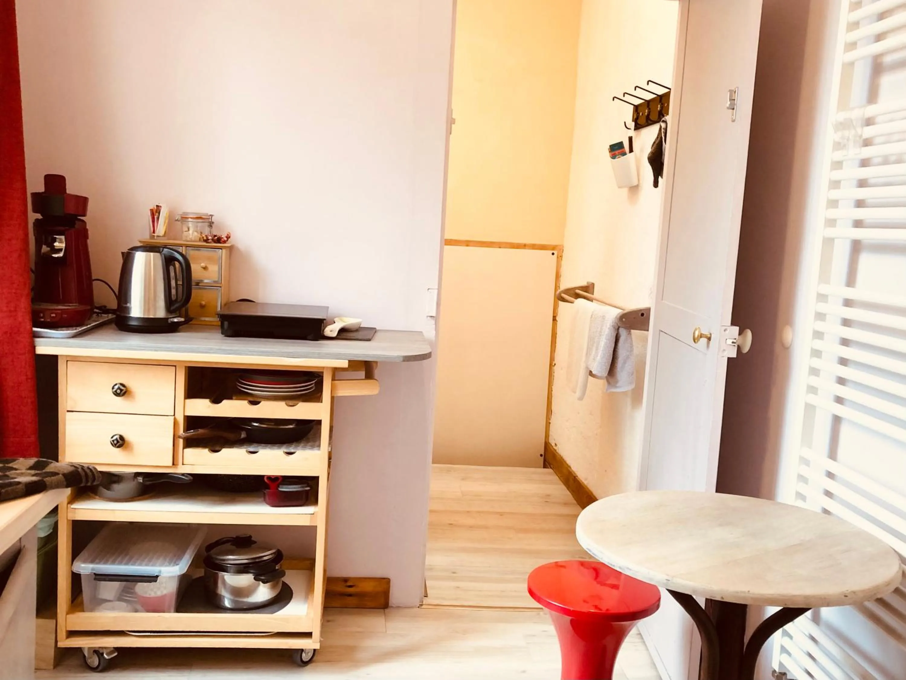 Kitchen or kitchenette in Chambre-studio Le 42