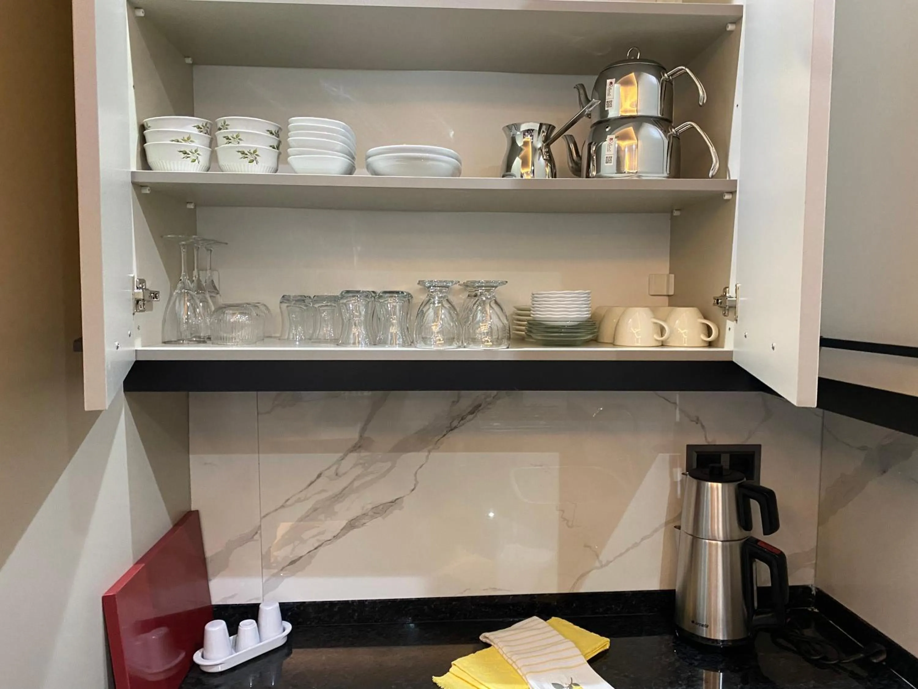 Coffee/tea facilities in premium park apart otel