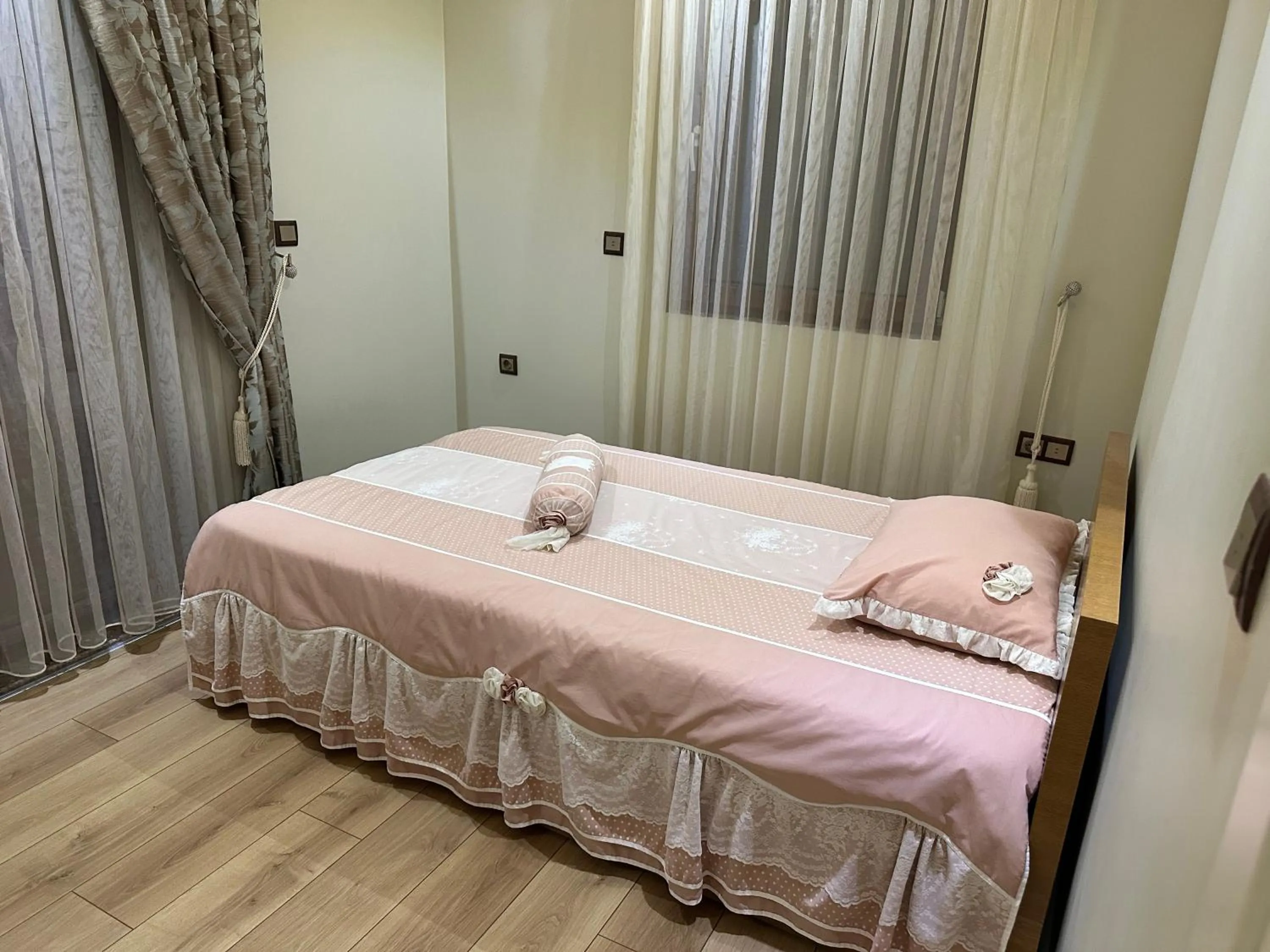 Bed in premium park apart otel