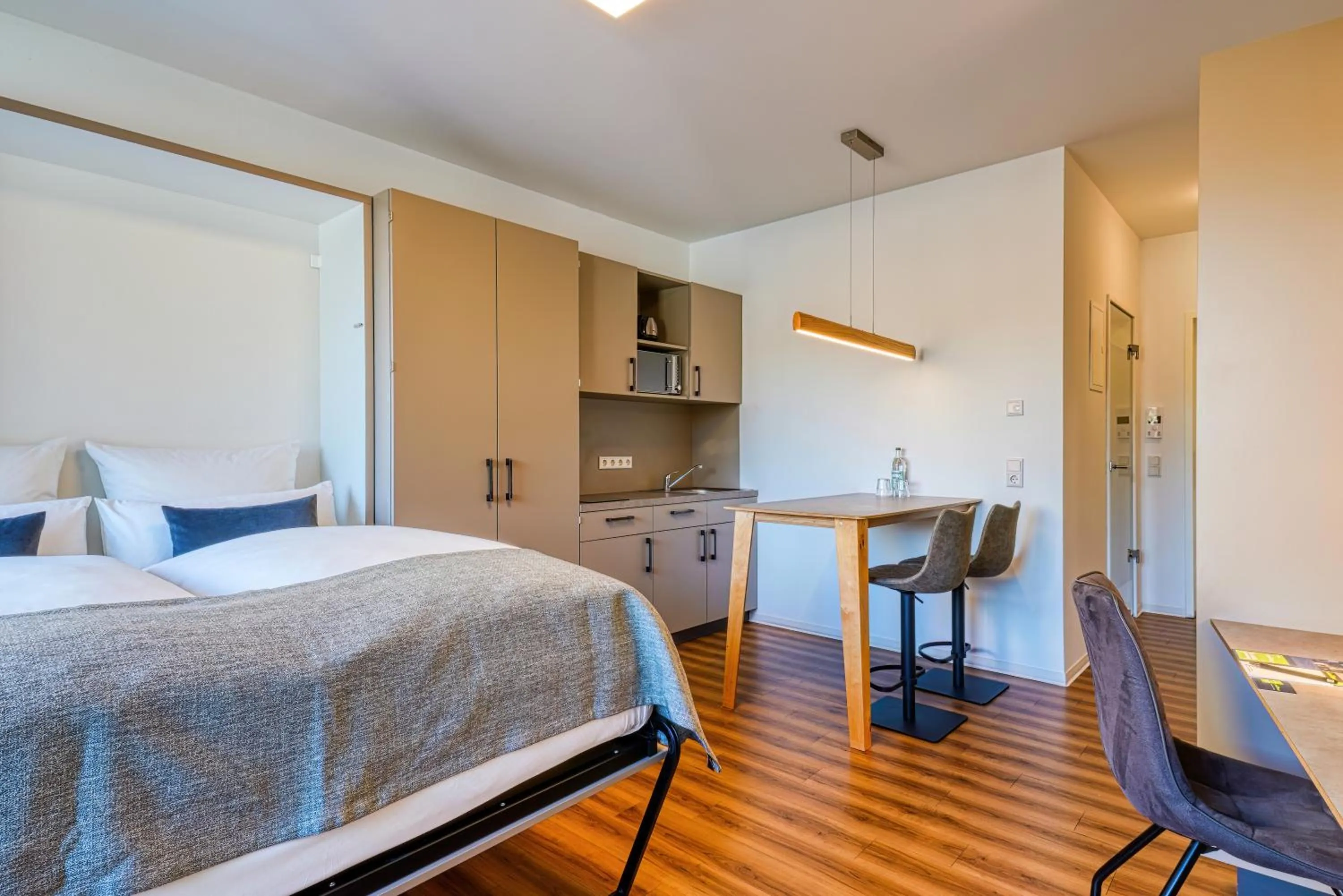 Kitchen or kitchenette, Bed in NiceToStay by Fairway Hotels