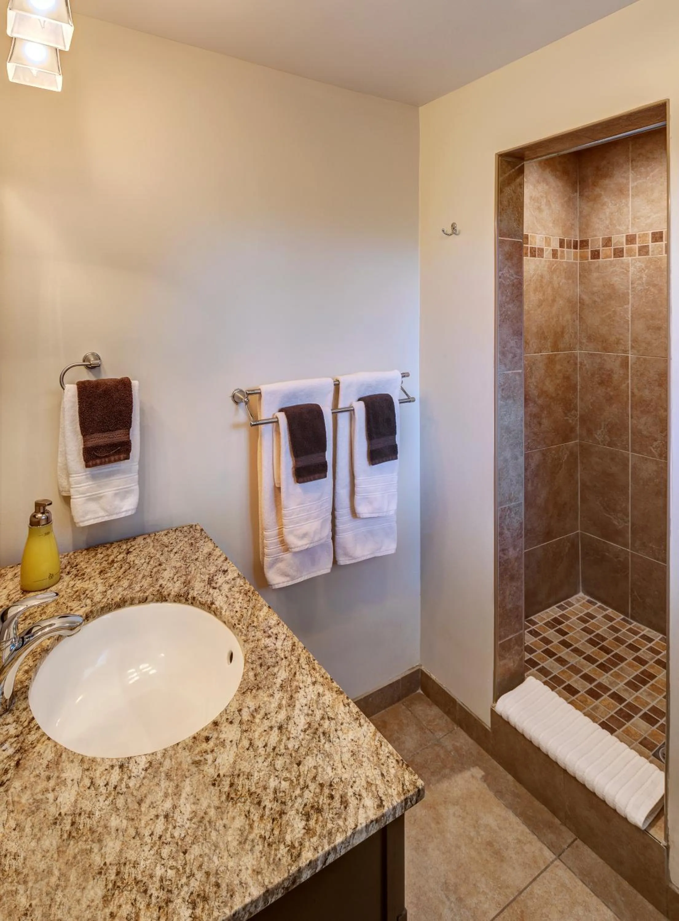 Bathroom in Avance Hotel