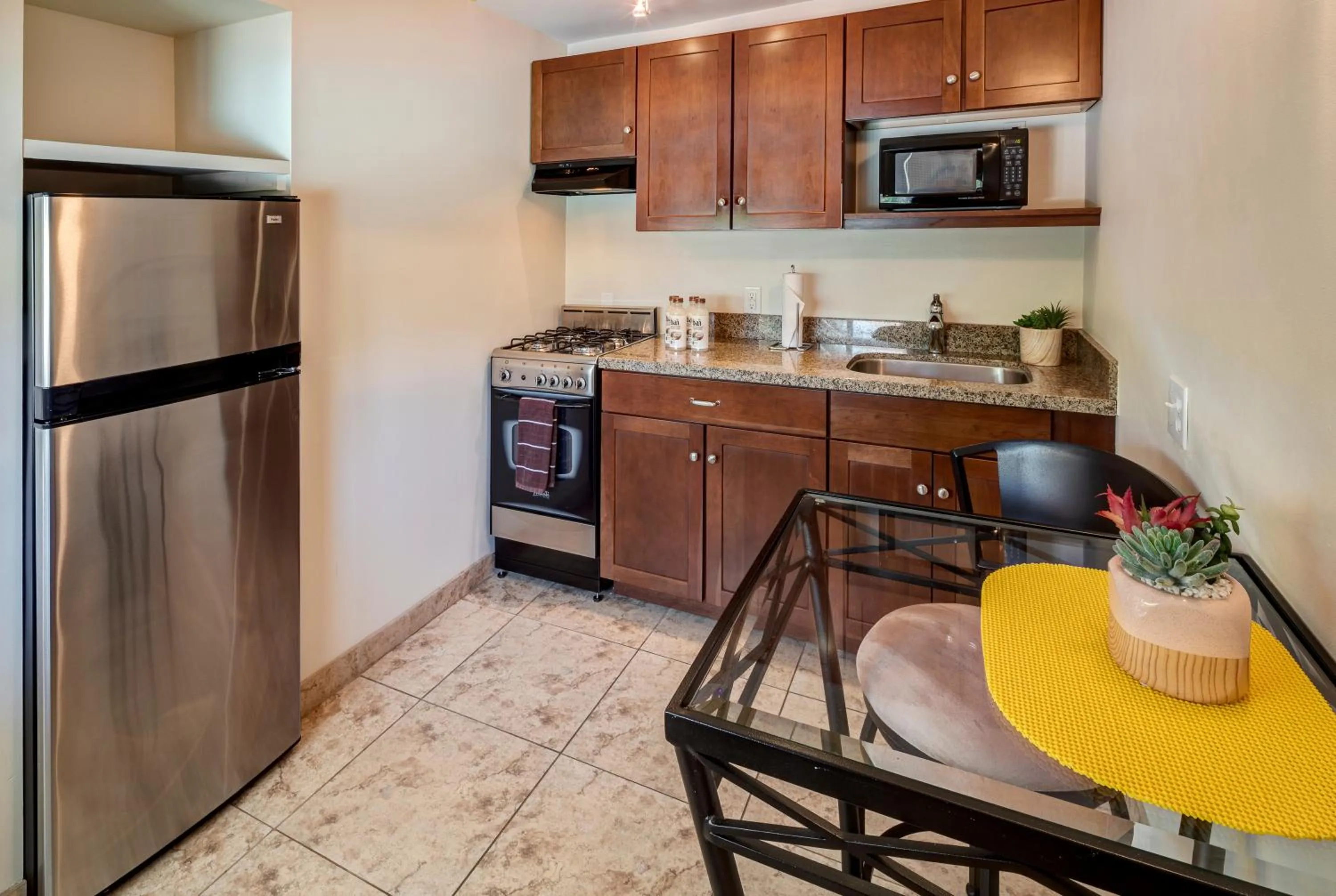 Kitchen or kitchenette, Kitchen/Kitchenette in Avance Hotel