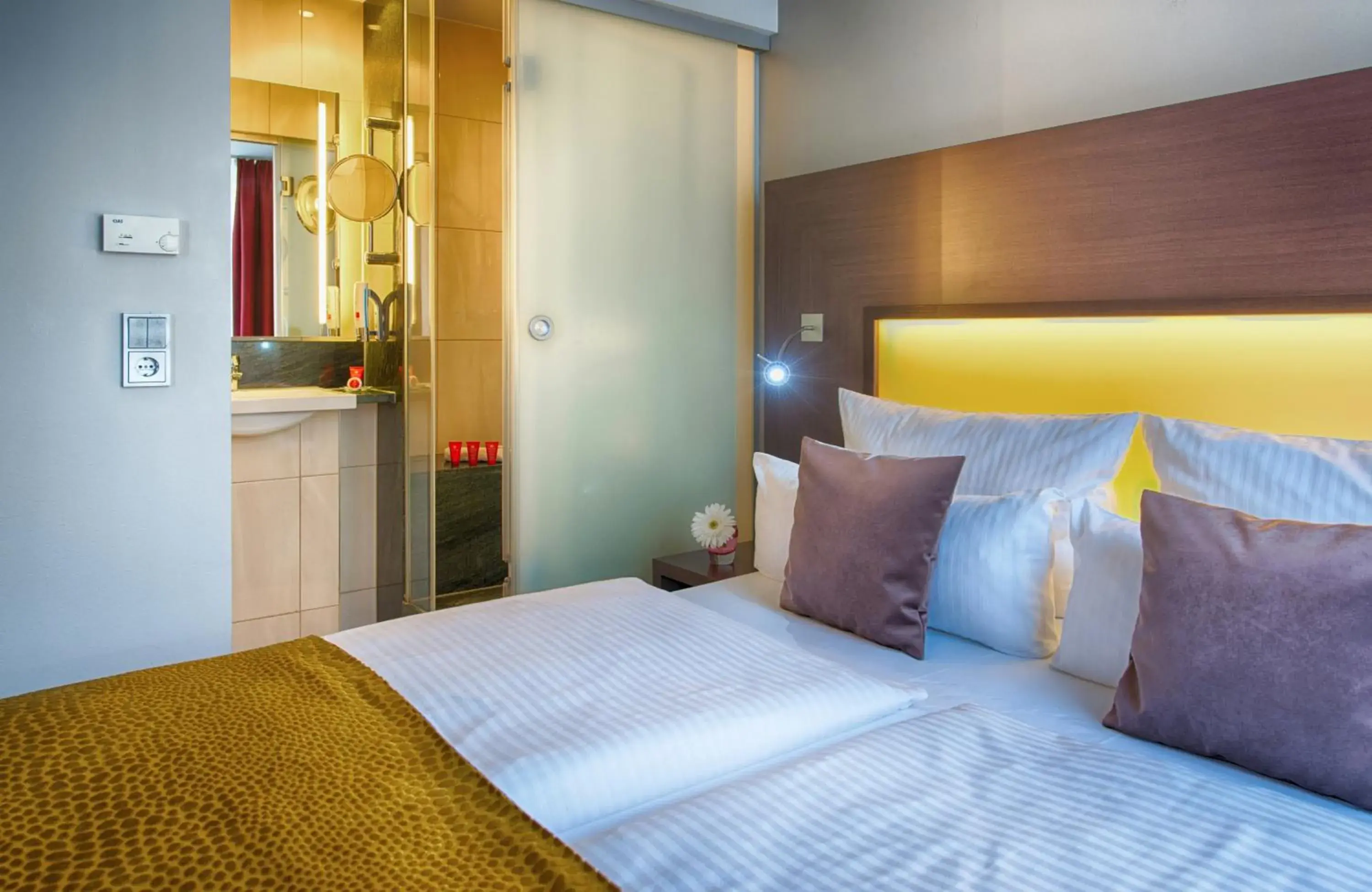 Photo of the whole room, Bed in Leonardo Hotel München City Center Photo of the whole room, Bed in Leonardo Hotel München City Center