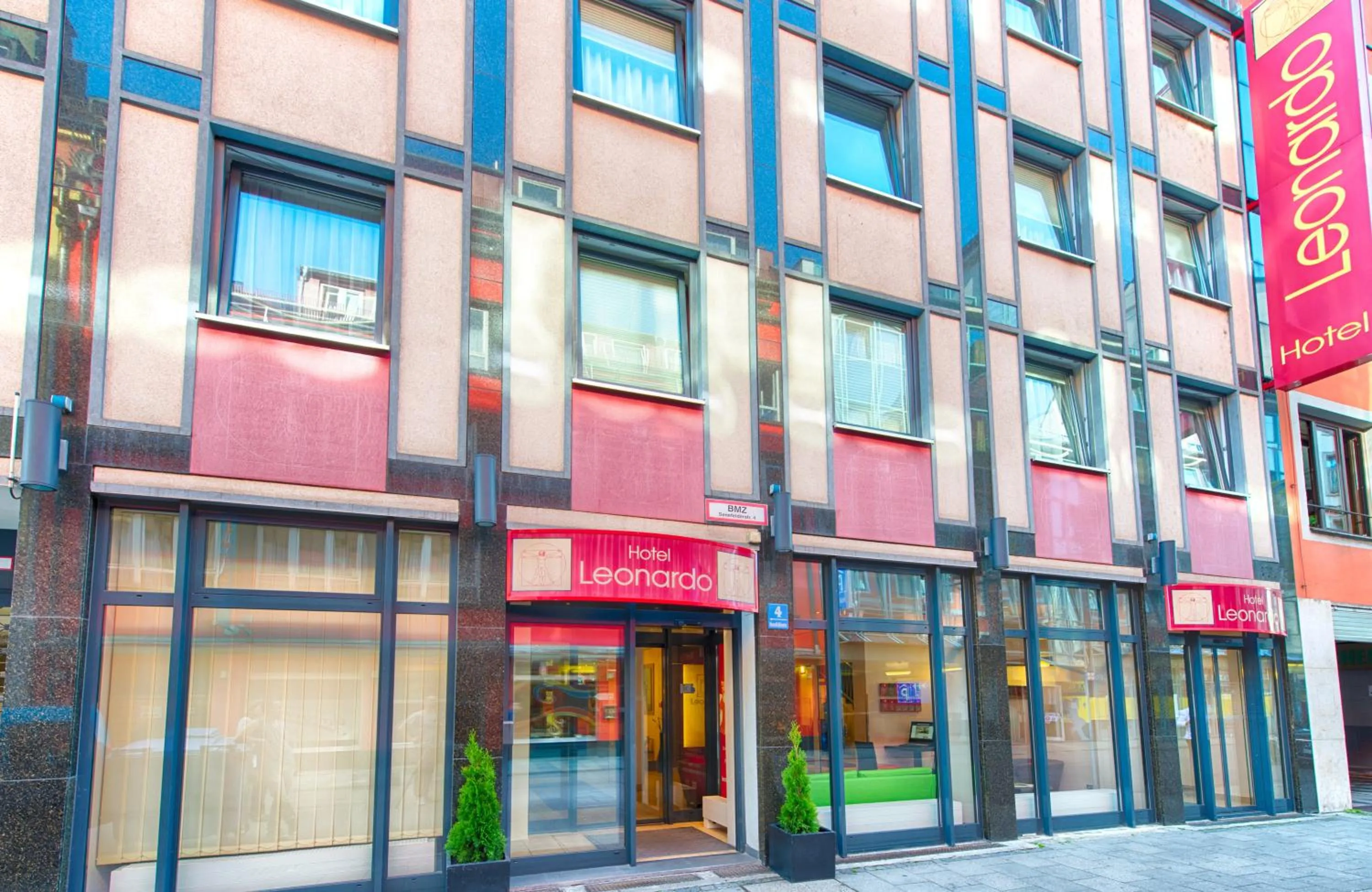 Facade/entrance in Leonardo Hotel München City Center