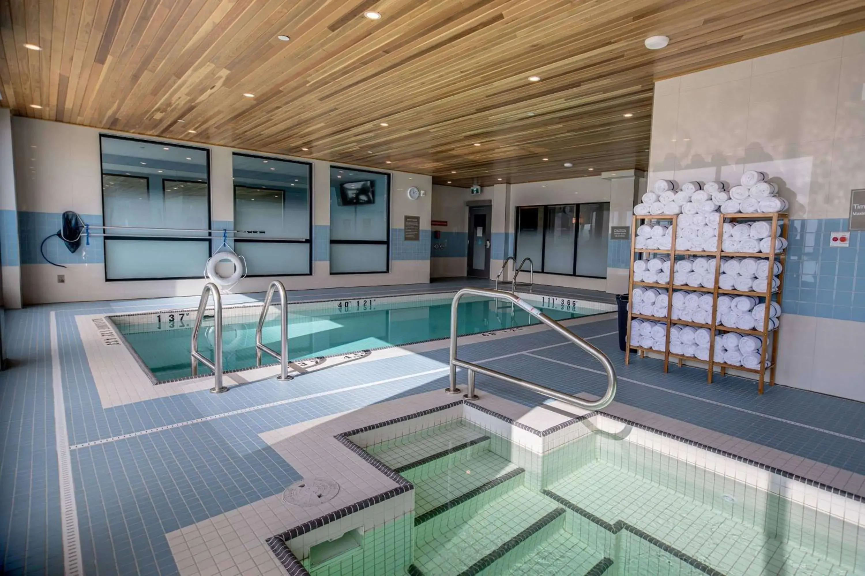 Swimming pool in Sandman Signature Saskatoon South Hotel Swimming pool in Sandman Signature Saskatoon South Hotel