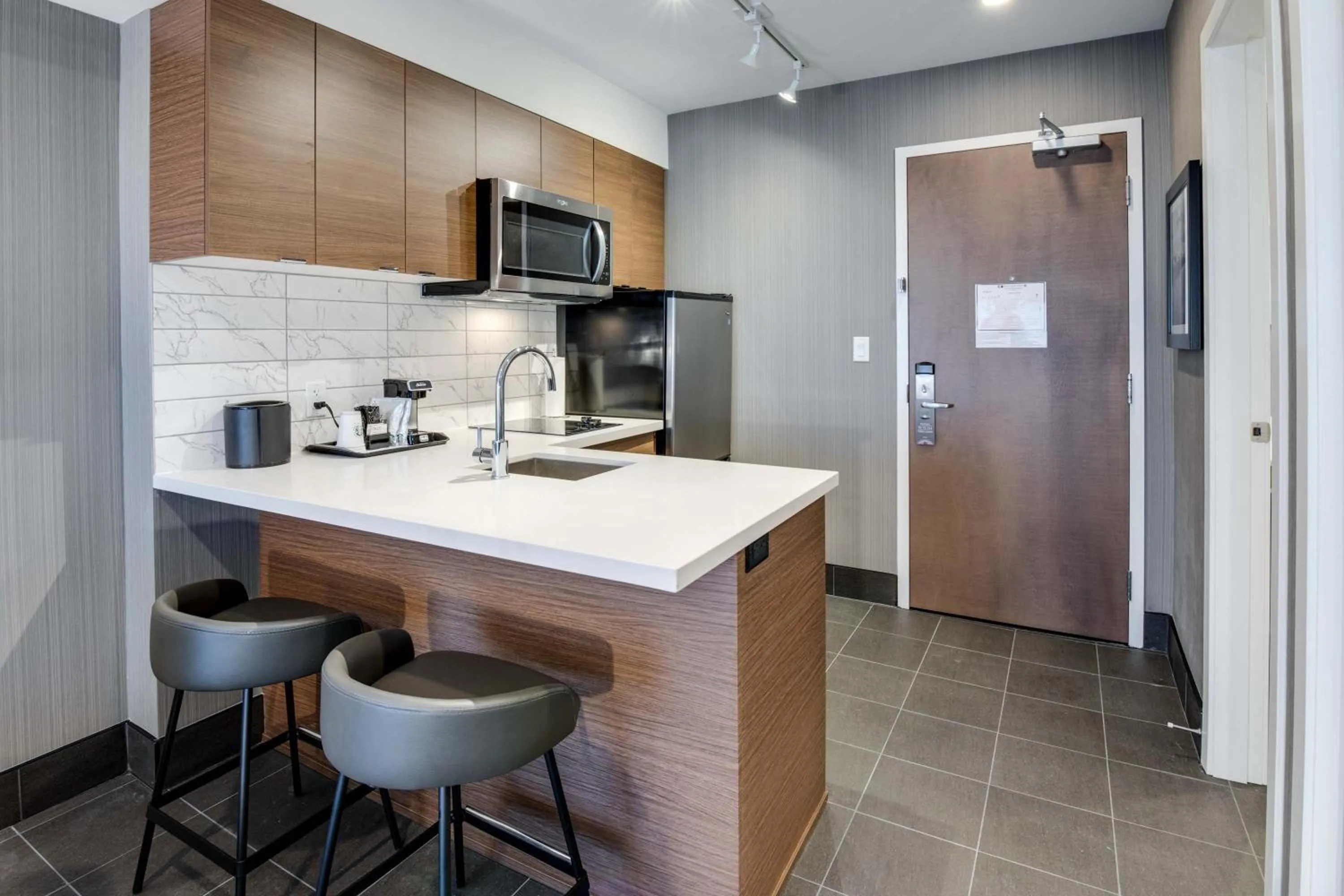 Kitchen or kitchenette in Sandman Signature Saskatoon South Hotel