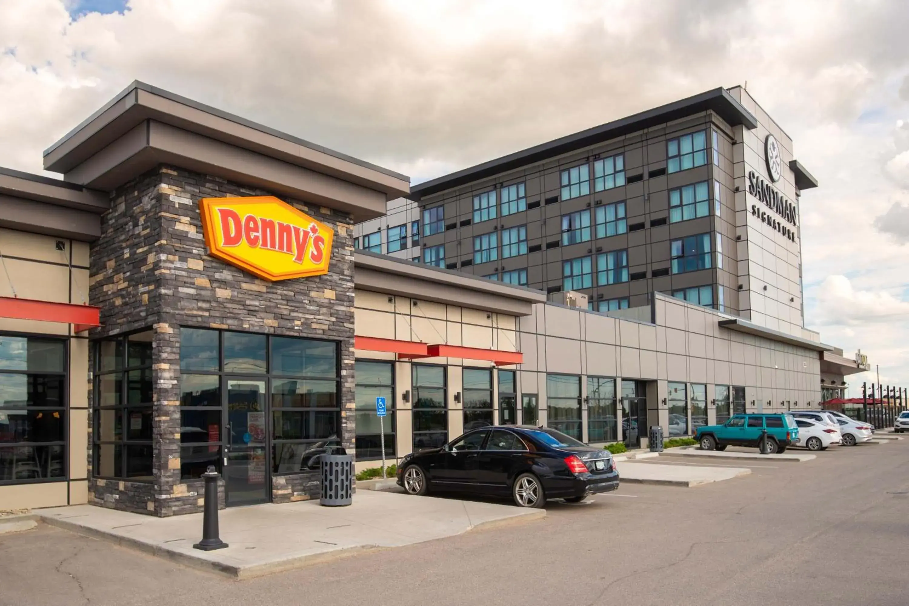 Restaurant/places to eat in Sandman Signature Saskatoon South Hotel Restaurant/places to eat in Sandman Signature Saskatoon South Hotel