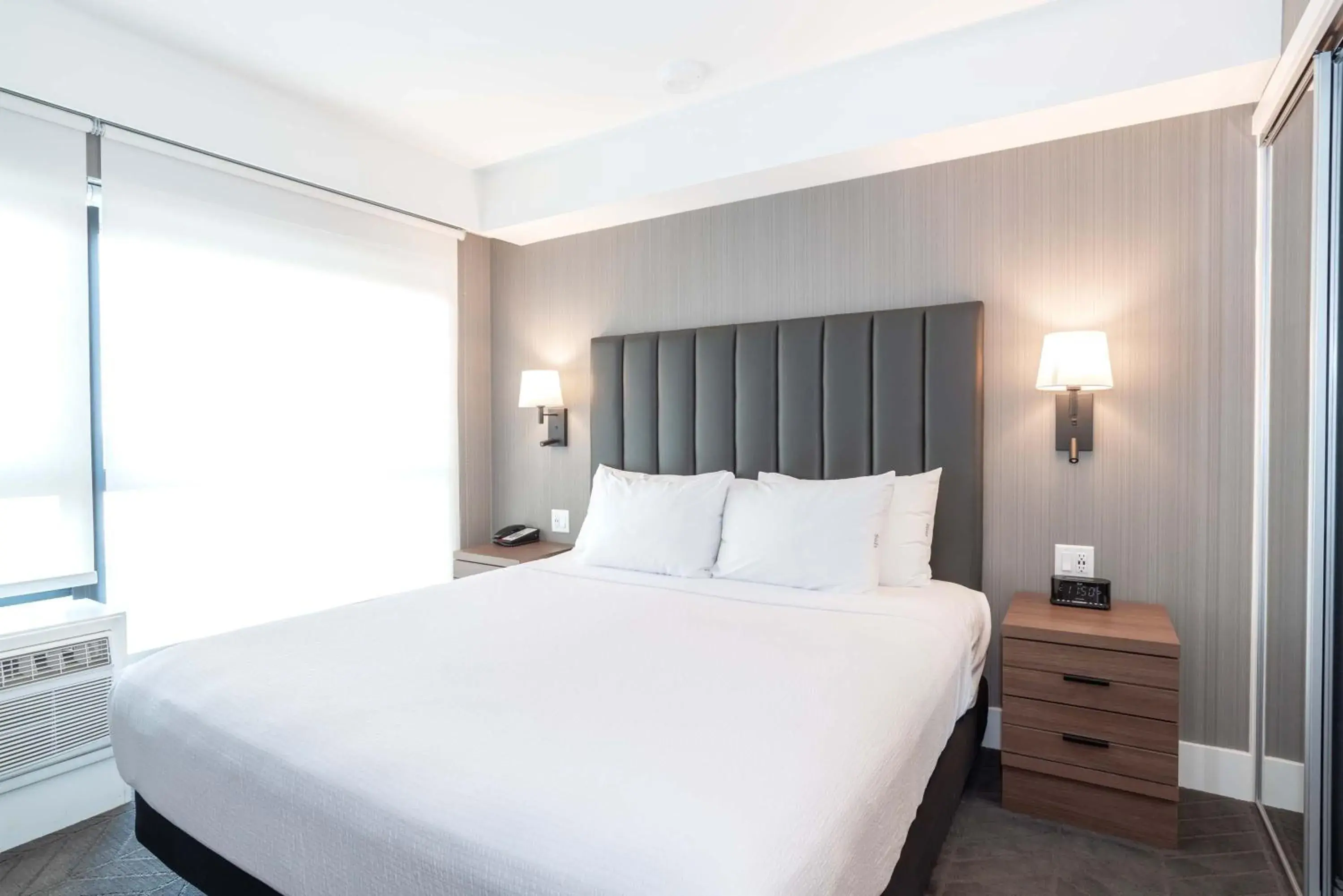 Standard Suite, 1 King Bed, Kitchen in Sandman Signature Saskatoon South Hotel Standard Suite, 1 King Bed, Kitchen in Sandman Signature Saskatoon South Hotel