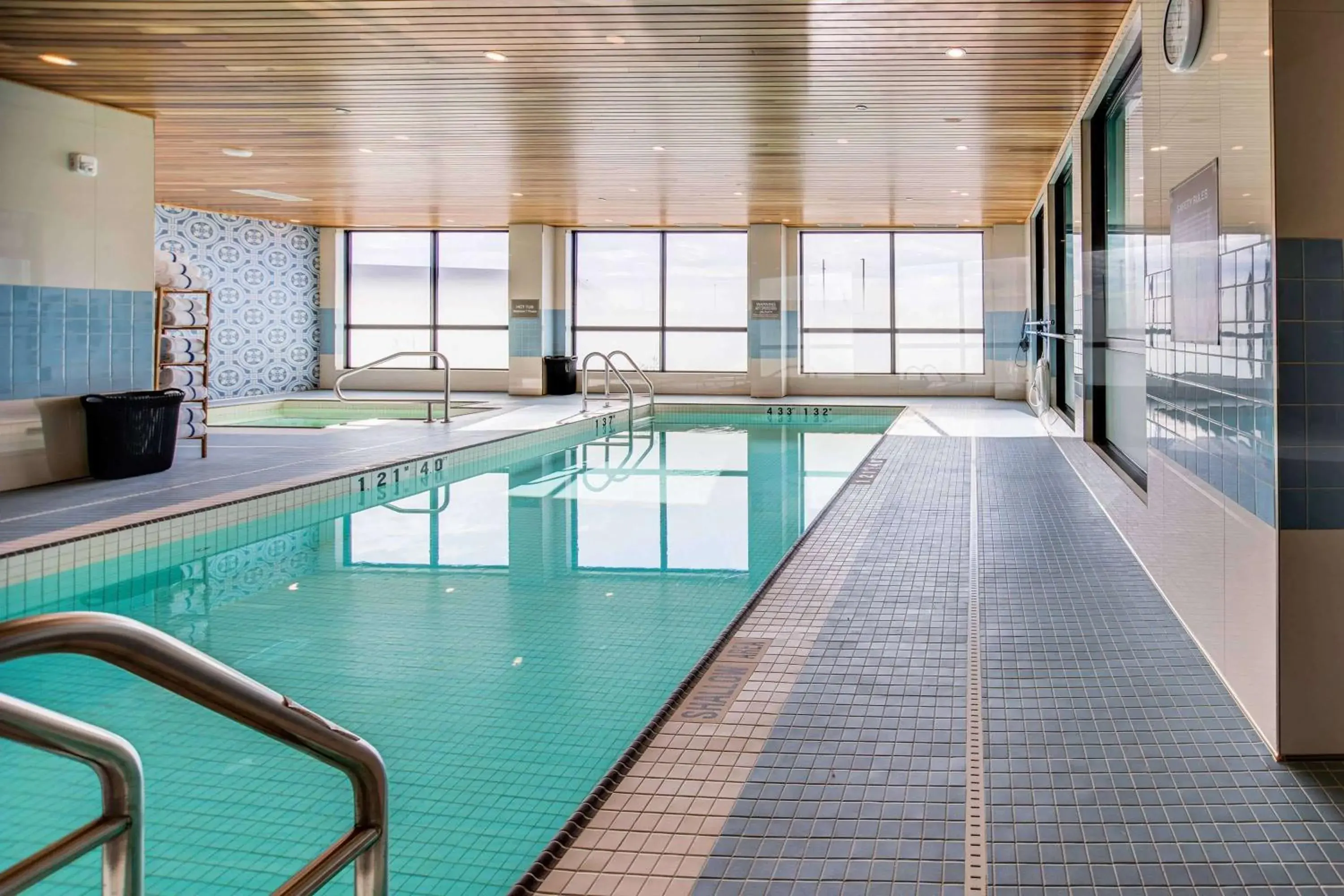 Swimming pool in Sandman Signature Saskatoon South Hotel Swimming pool in Sandman Signature Saskatoon South Hotel