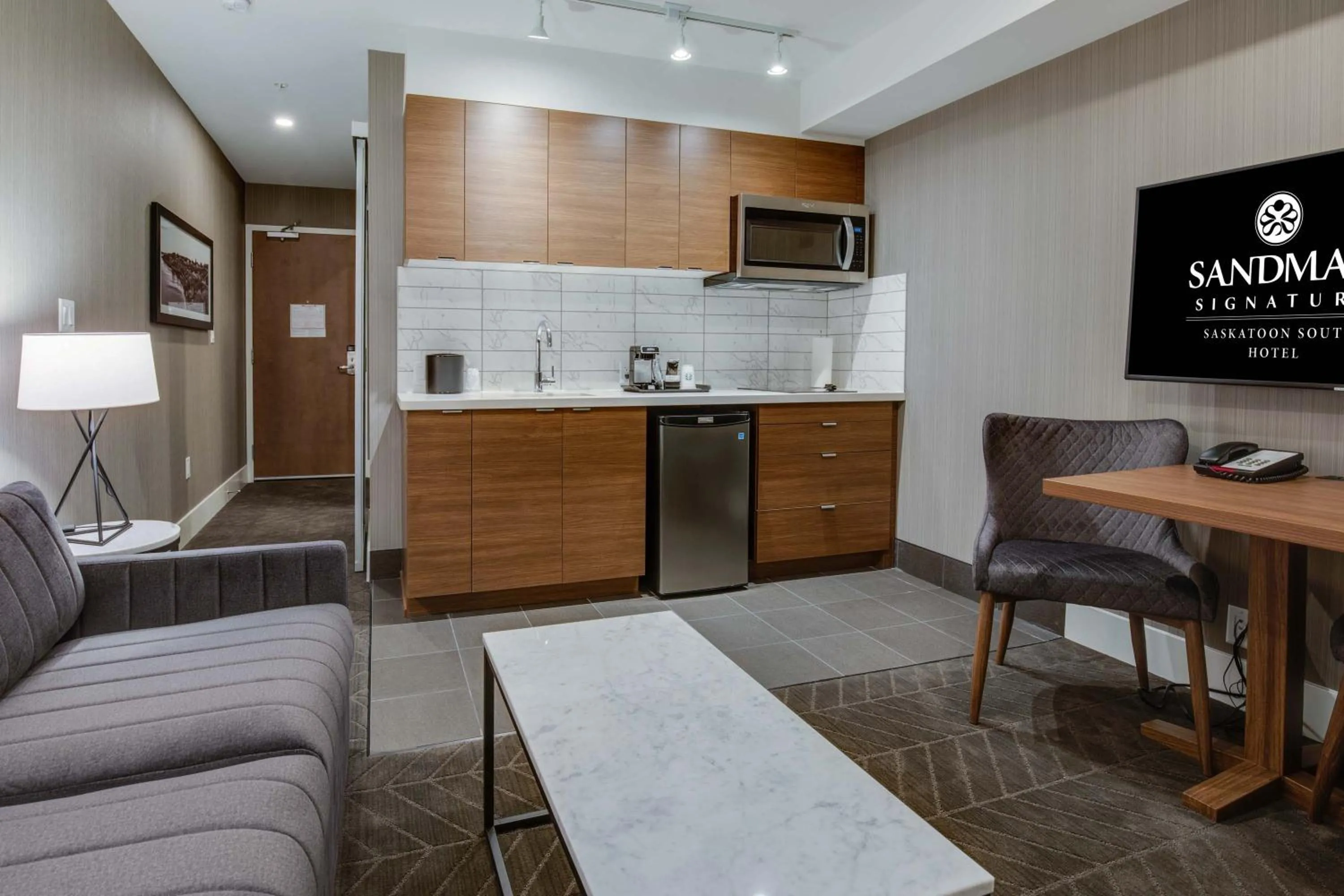 Kitchen or kitchenette in Sandman Signature Saskatoon South Hotel