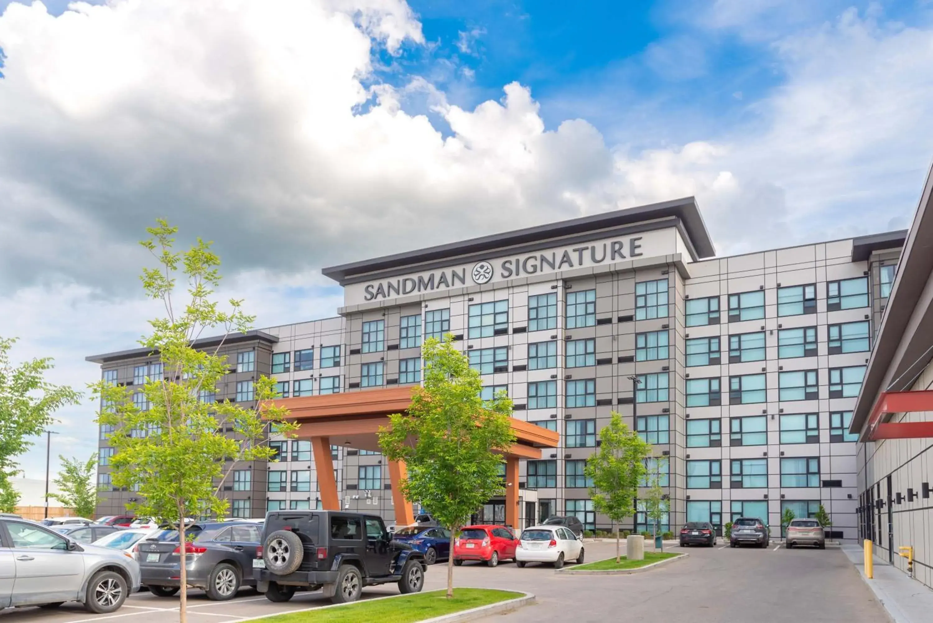 Property building in Sandman Signature Saskatoon South Hotel Property building in Sandman Signature Saskatoon South Hotel