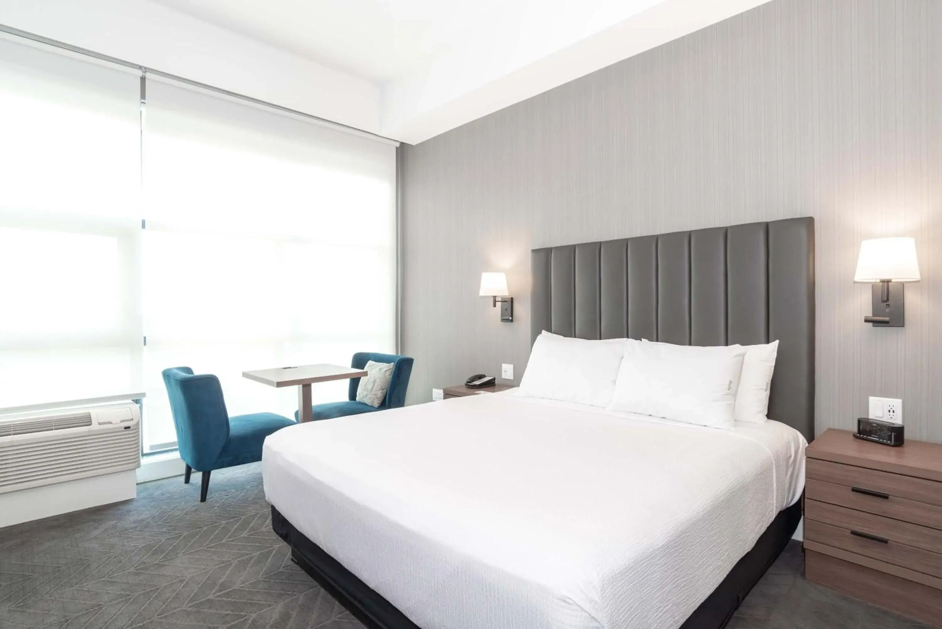 Studio Suite, 1 King Bed, Kitchenette in Sandman Signature Saskatoon South Hotel Studio Suite, 1 King Bed, Kitchenette in Sandman Signature Saskatoon South Hotel