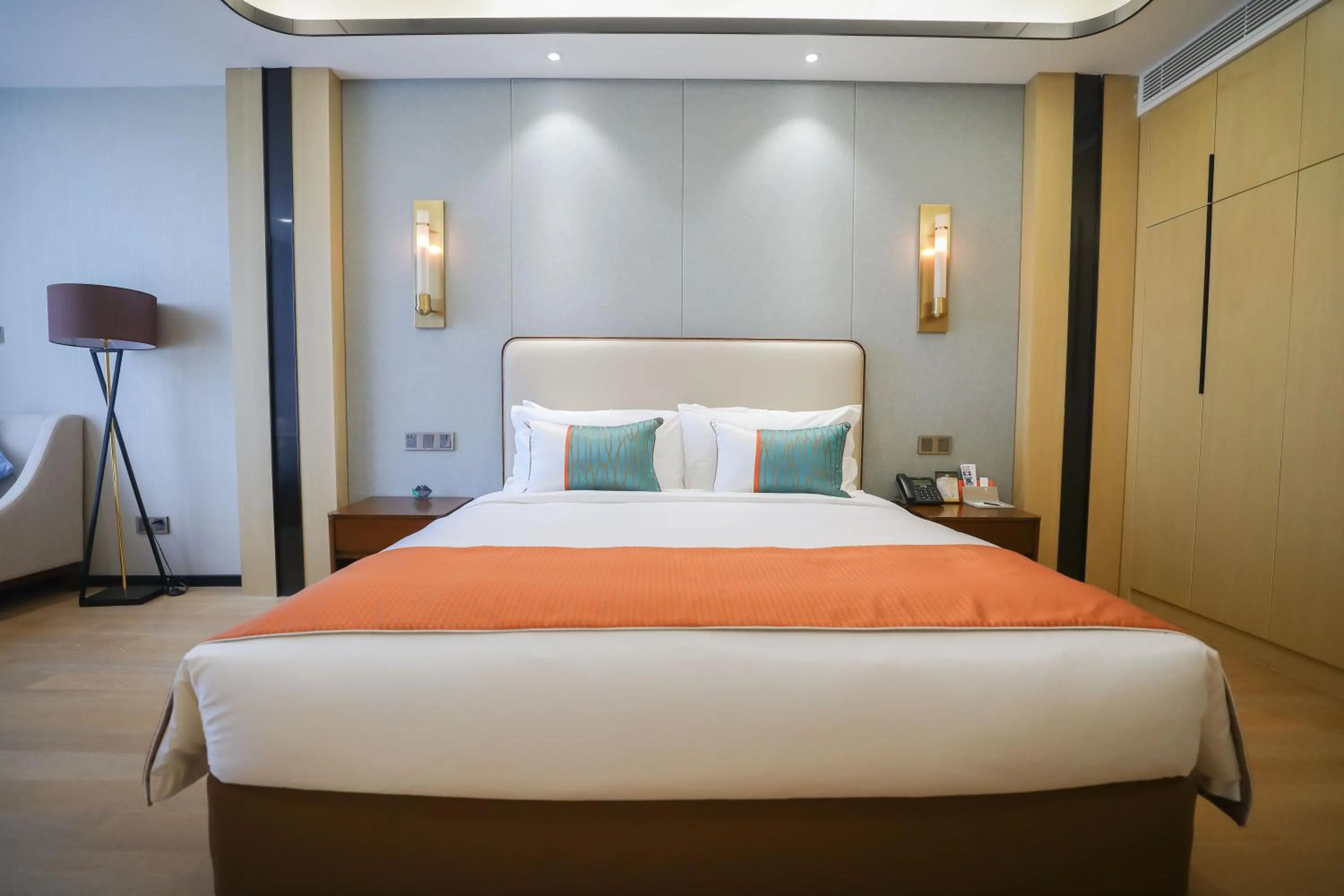 Bed in Jinling Funhome Hotel Nanjing Jiulong Lake - Nanjing South Railway Station