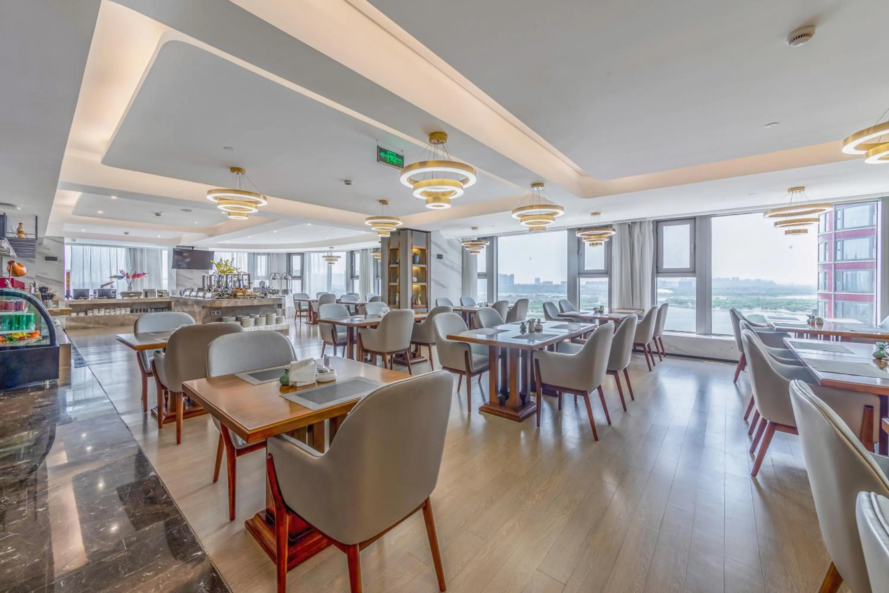 Restaurant/places to eat in Jinling Funhome Hotel Nanjing Jiulong Lake - Nanjing South Railway Station