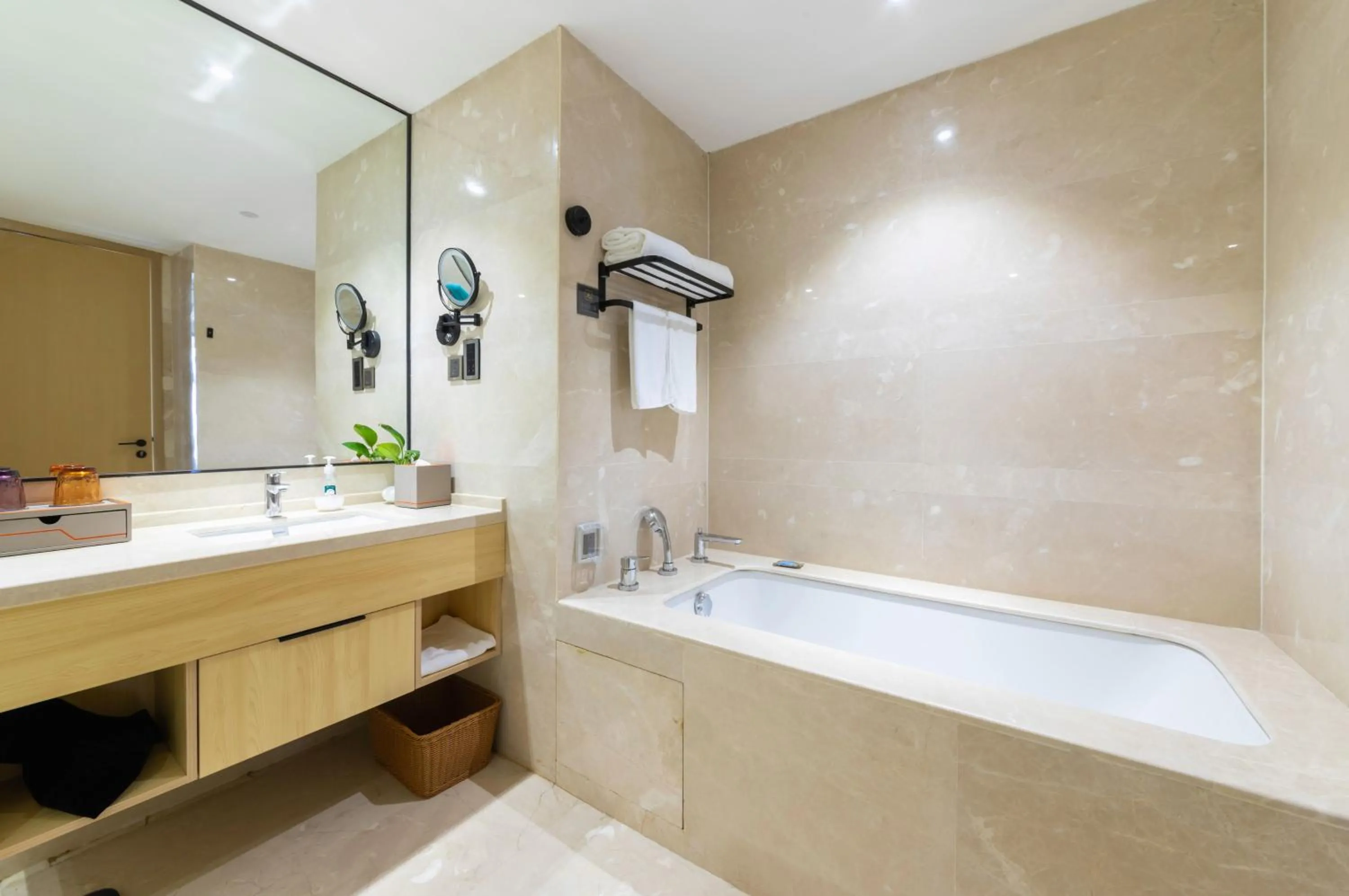 Bathroom in Jinling Funhome Hotel Nanjing Jiulong Lake - Nanjing South Railway Station