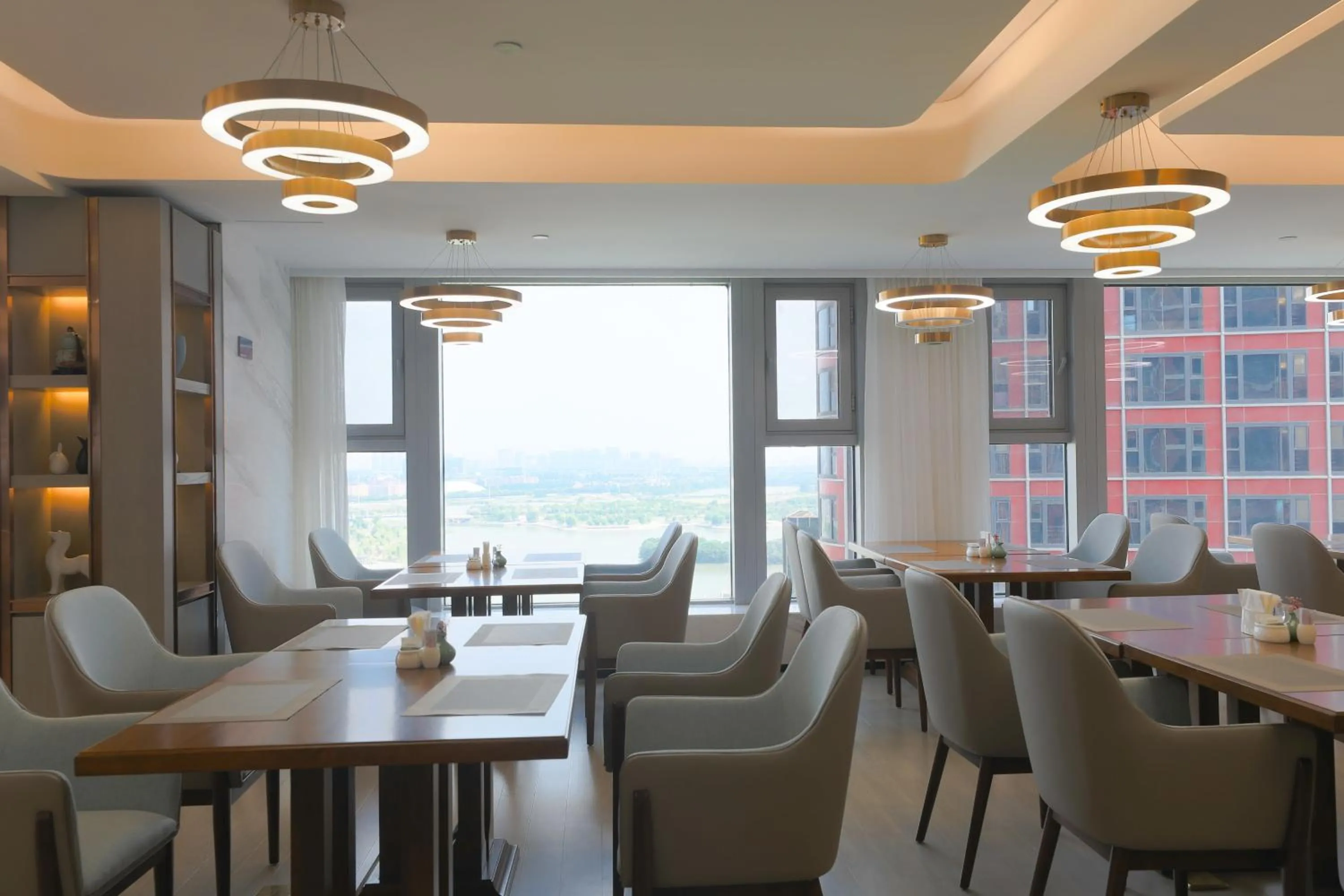 Restaurant/places to eat in Jinling Funhome Hotel Nanjing Jiulong Lake - Nanjing South Railway Station