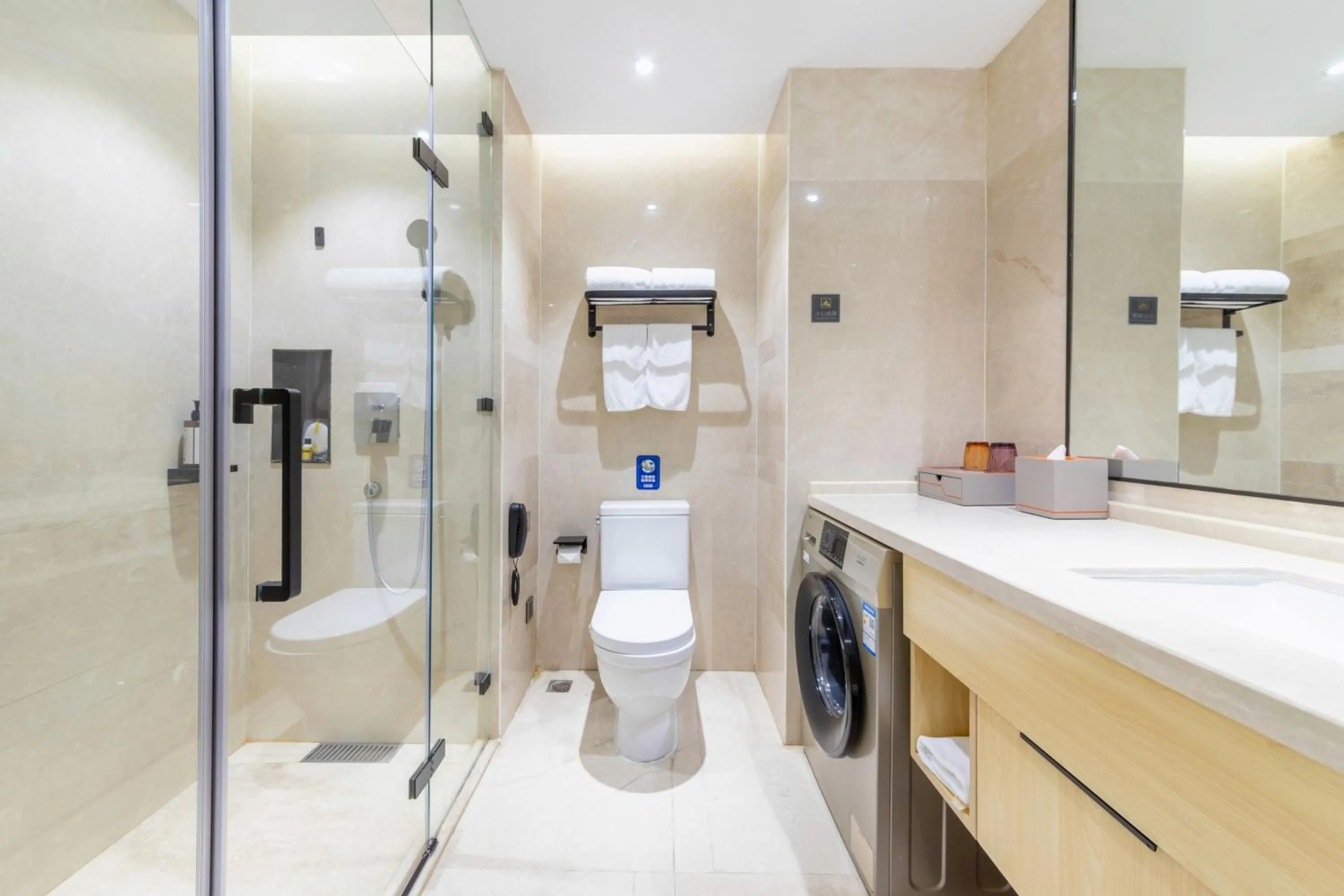 Bathroom in Jinling Funhome Hotel Nanjing Jiulong Lake - Nanjing South Railway Station