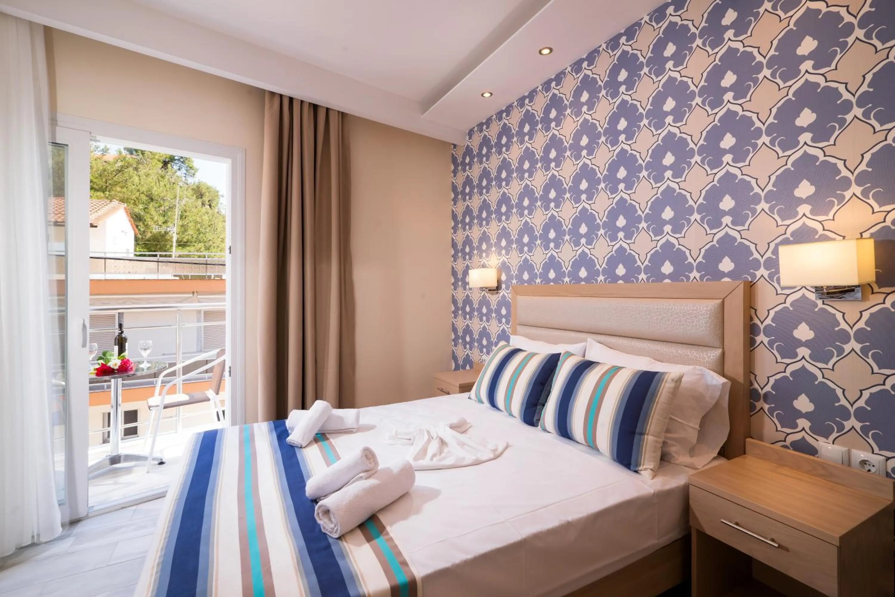 Bed in Star Bay Luxury