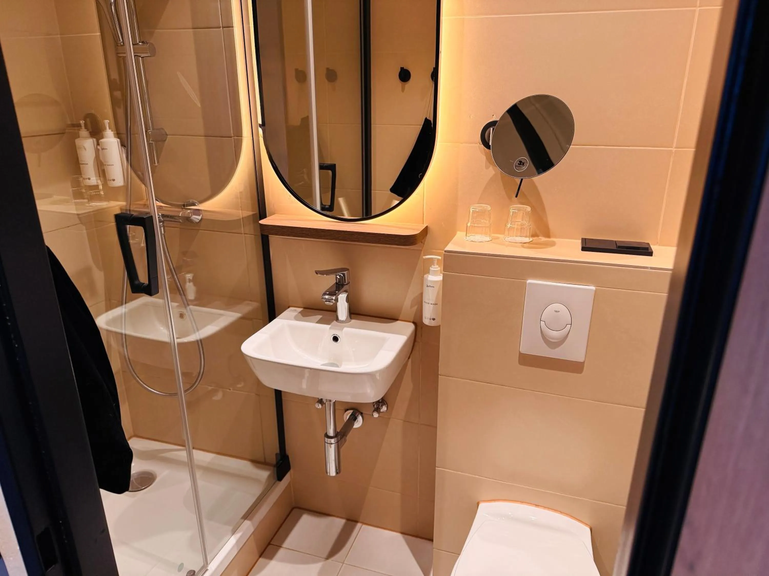 Shower in Hotel Astor Kiel by Campanile