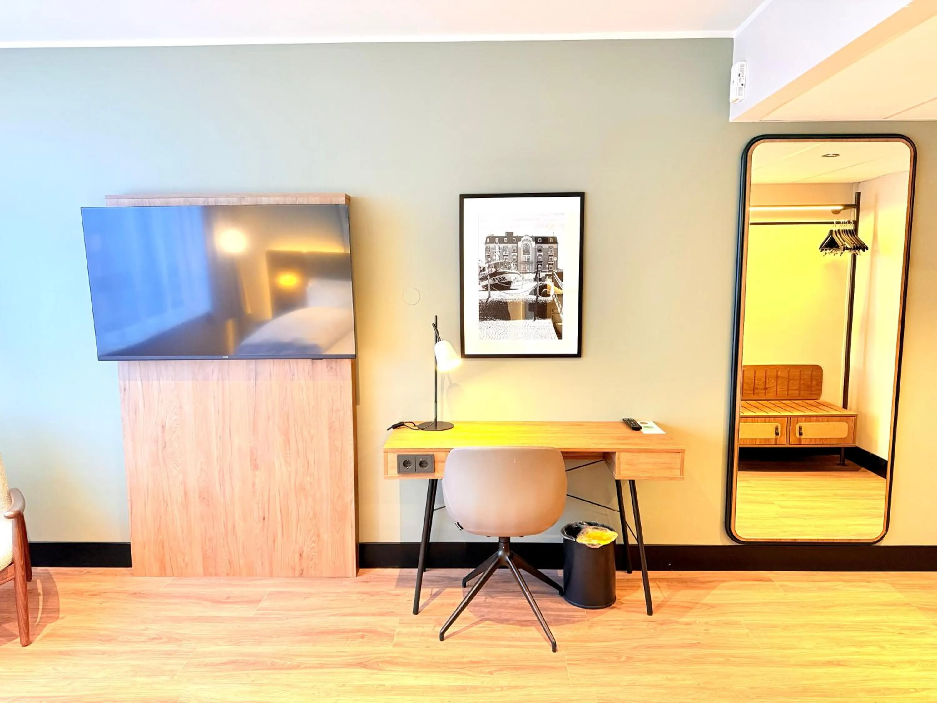 TV and multimedia in Hotel Astor Kiel by Campanile