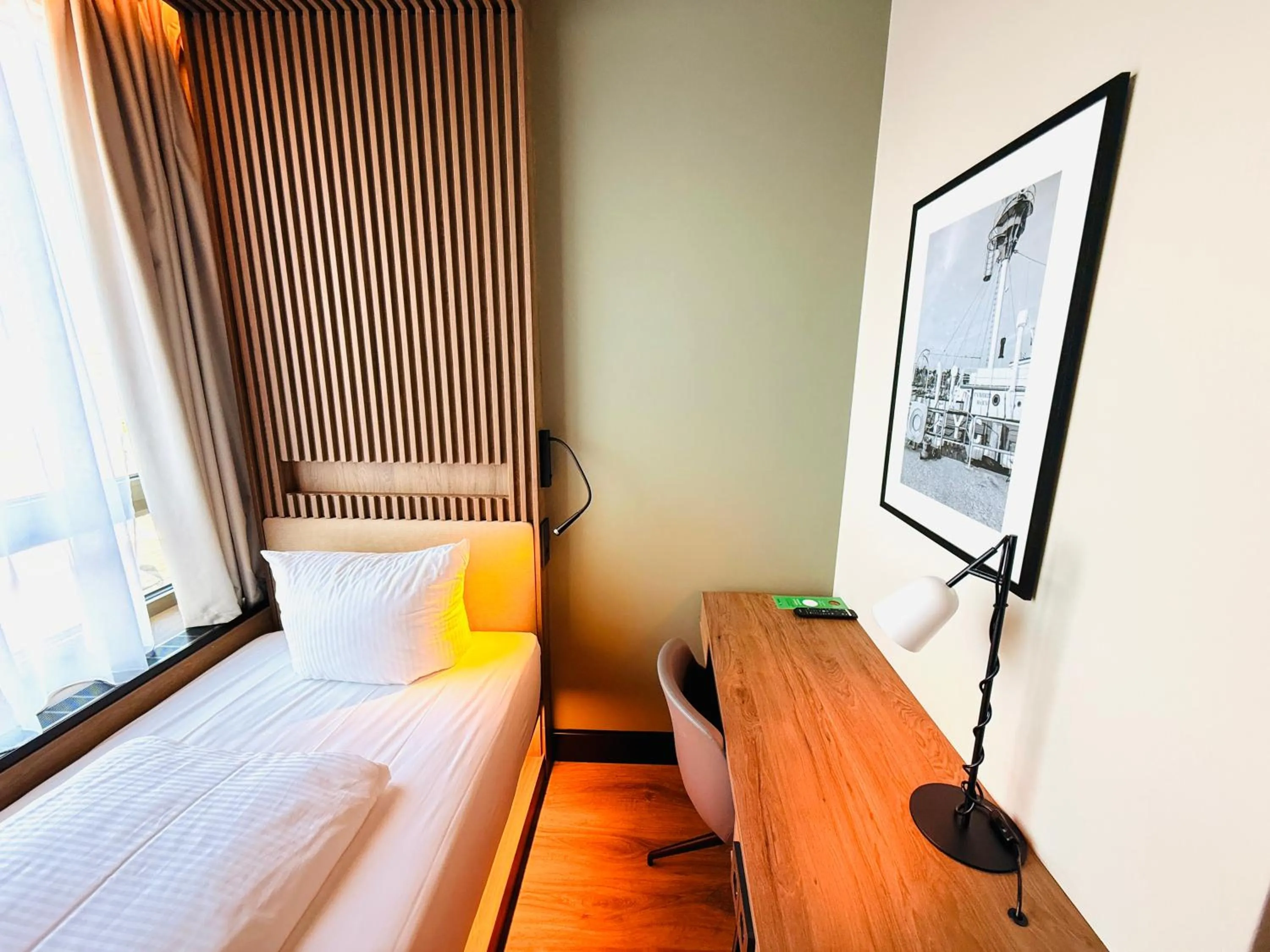 Bed in Hotel Astor Kiel by Campanile