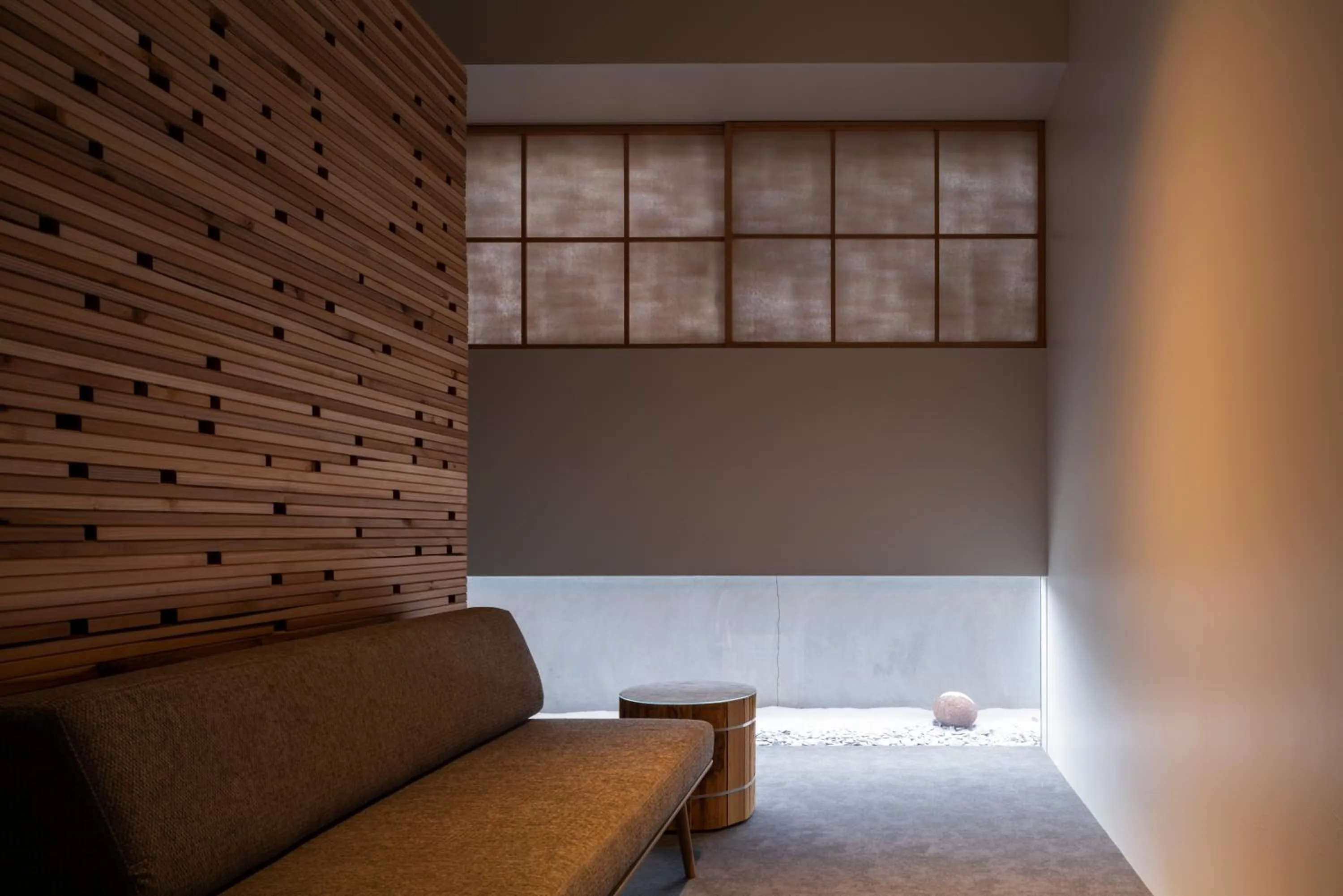 Photo of the whole room in cup of tea ensemble