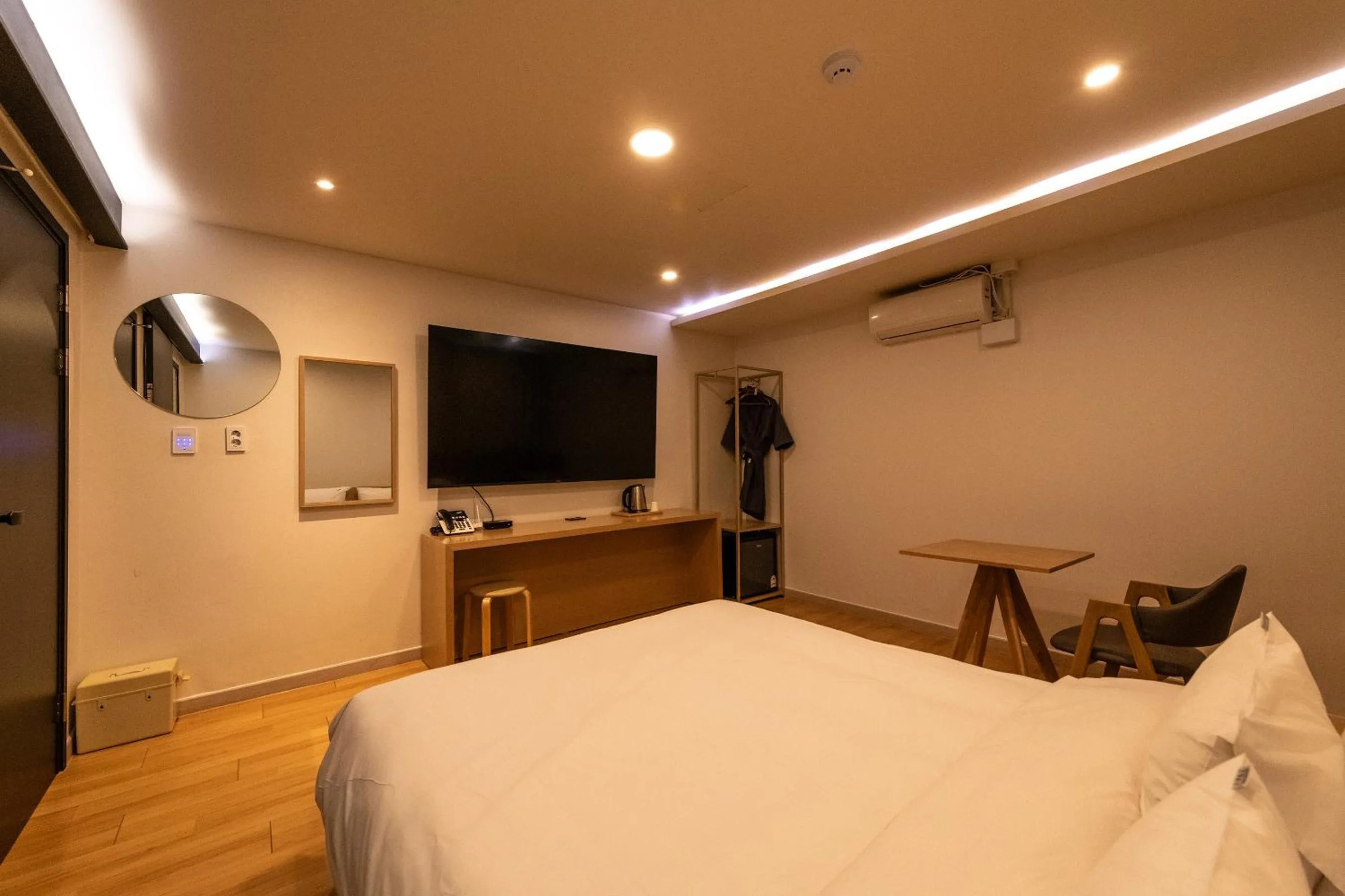 TV and multimedia, Bed in H Avenue Chuncheon