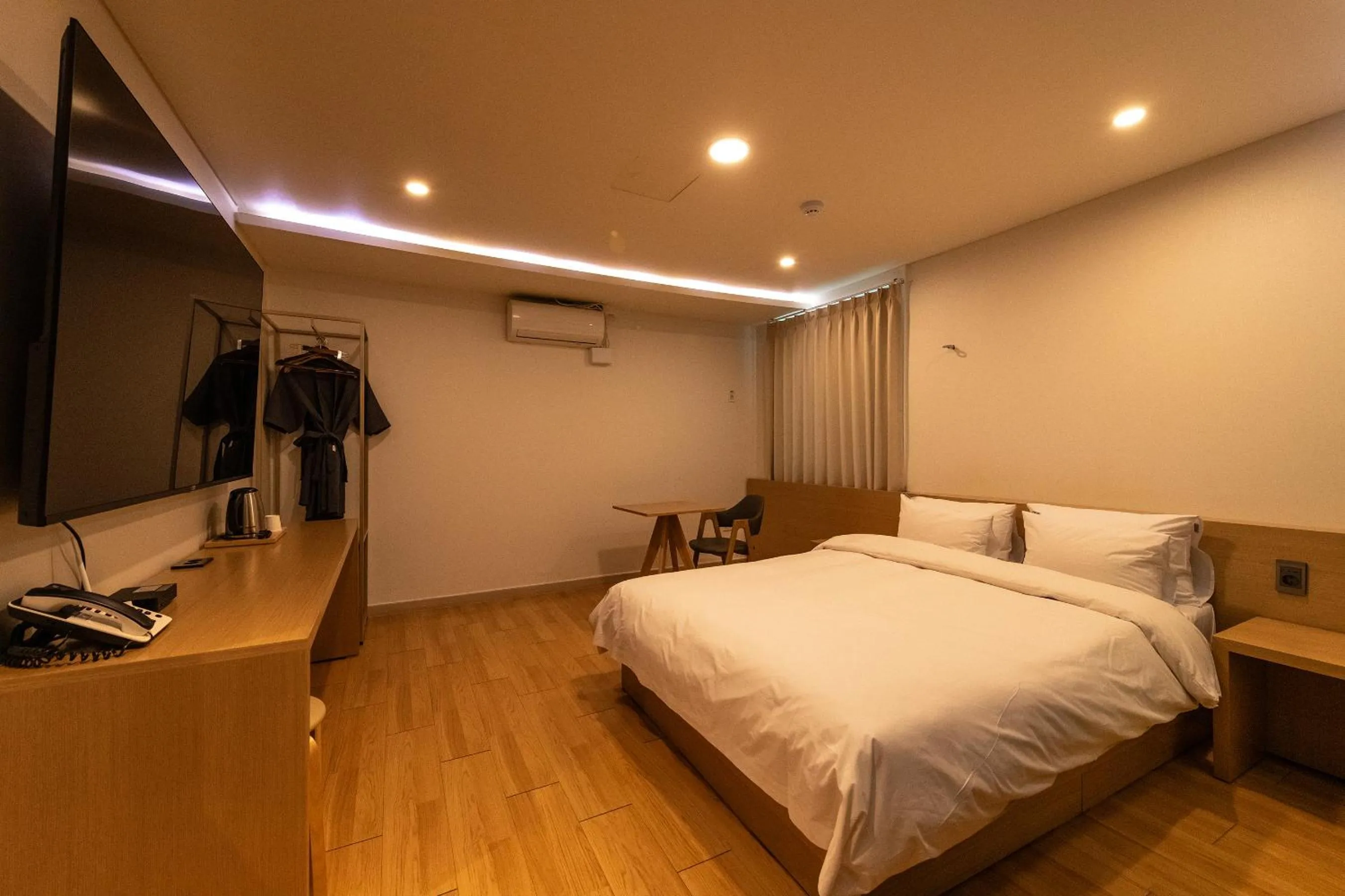Bedroom, Bed in H Avenue Chuncheon