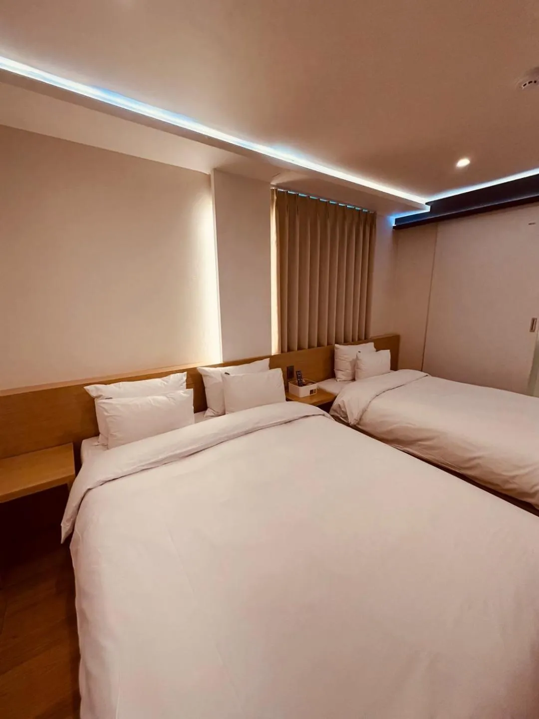 Bed in 1962 Business Hotel Chuncheon Branch