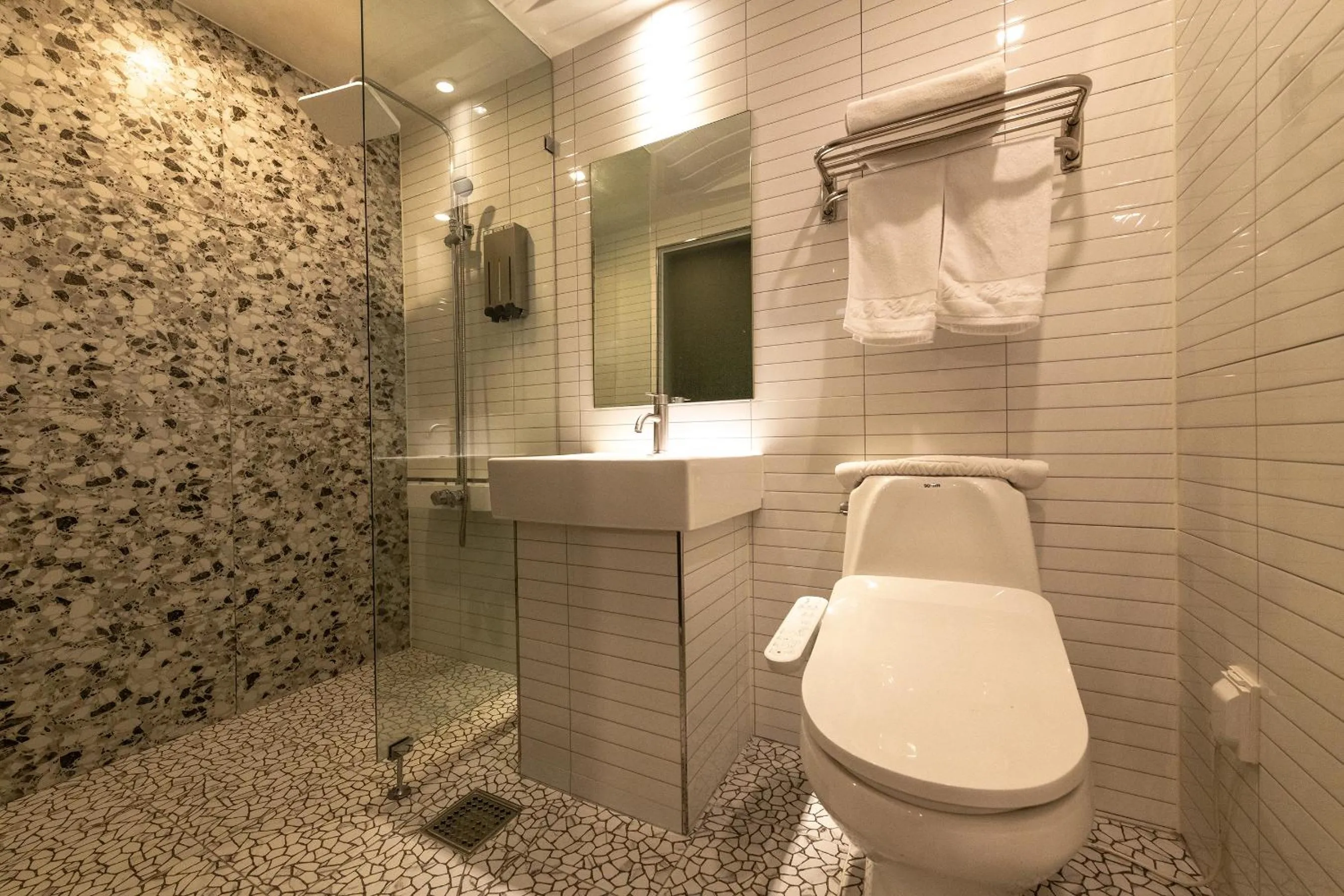 Toilet in H Avenue Chuncheon