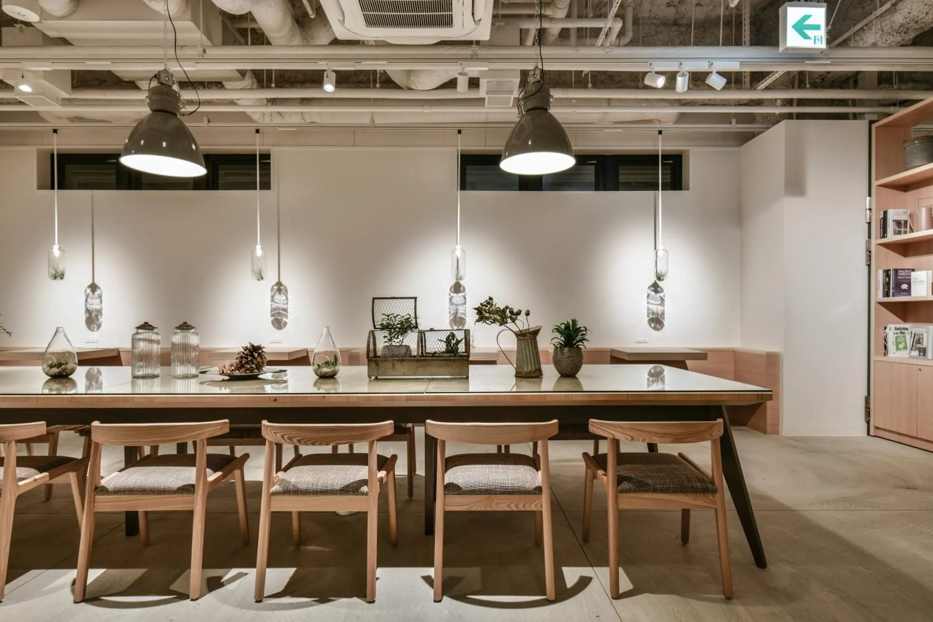 Lounge or bar in REF Omiya by VESSEL HOTELS Lounge or bar in REF Omiya by VESSEL HOTELS