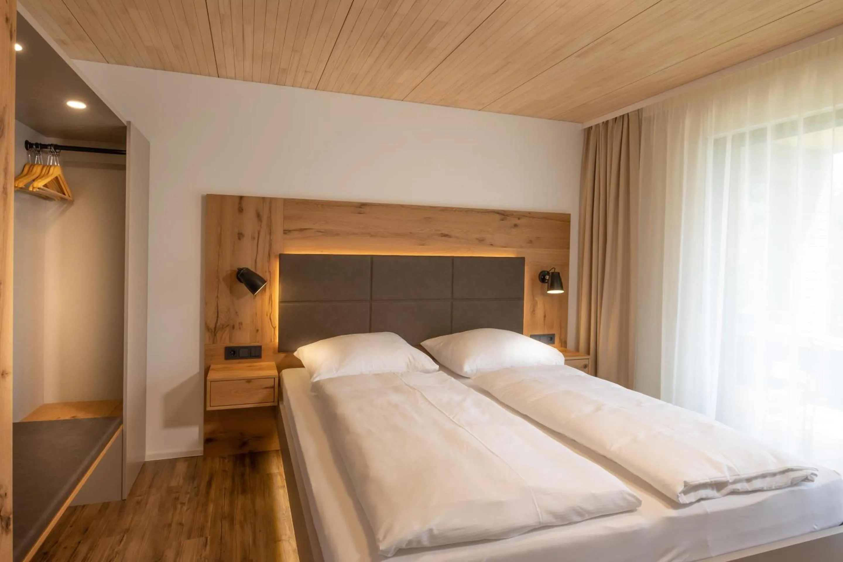 Bed in Goldener Adler Oberried - Hotel & Appartements