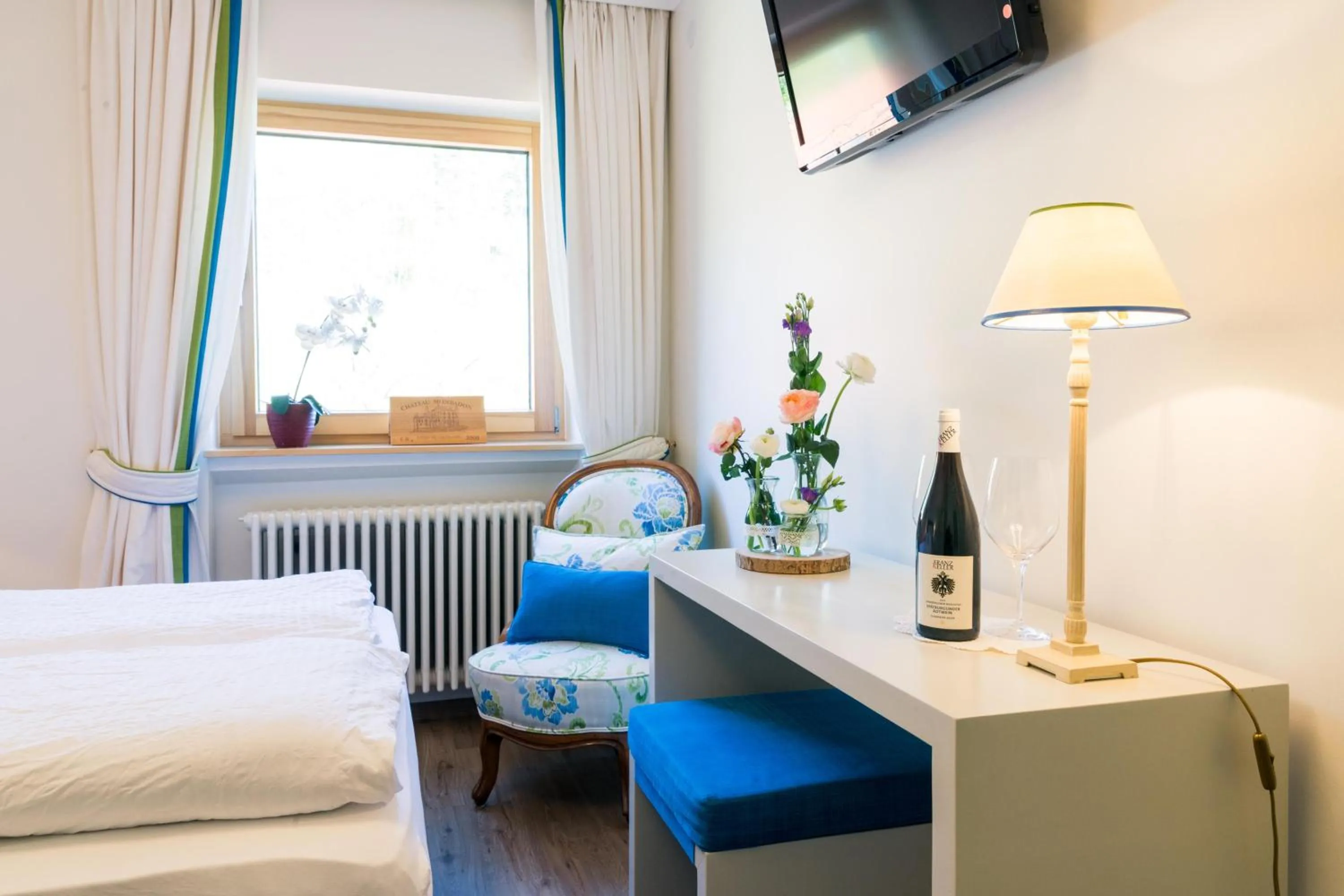 Decorative detail, Bed in Goldener Adler Oberried - Hotel & Appartements