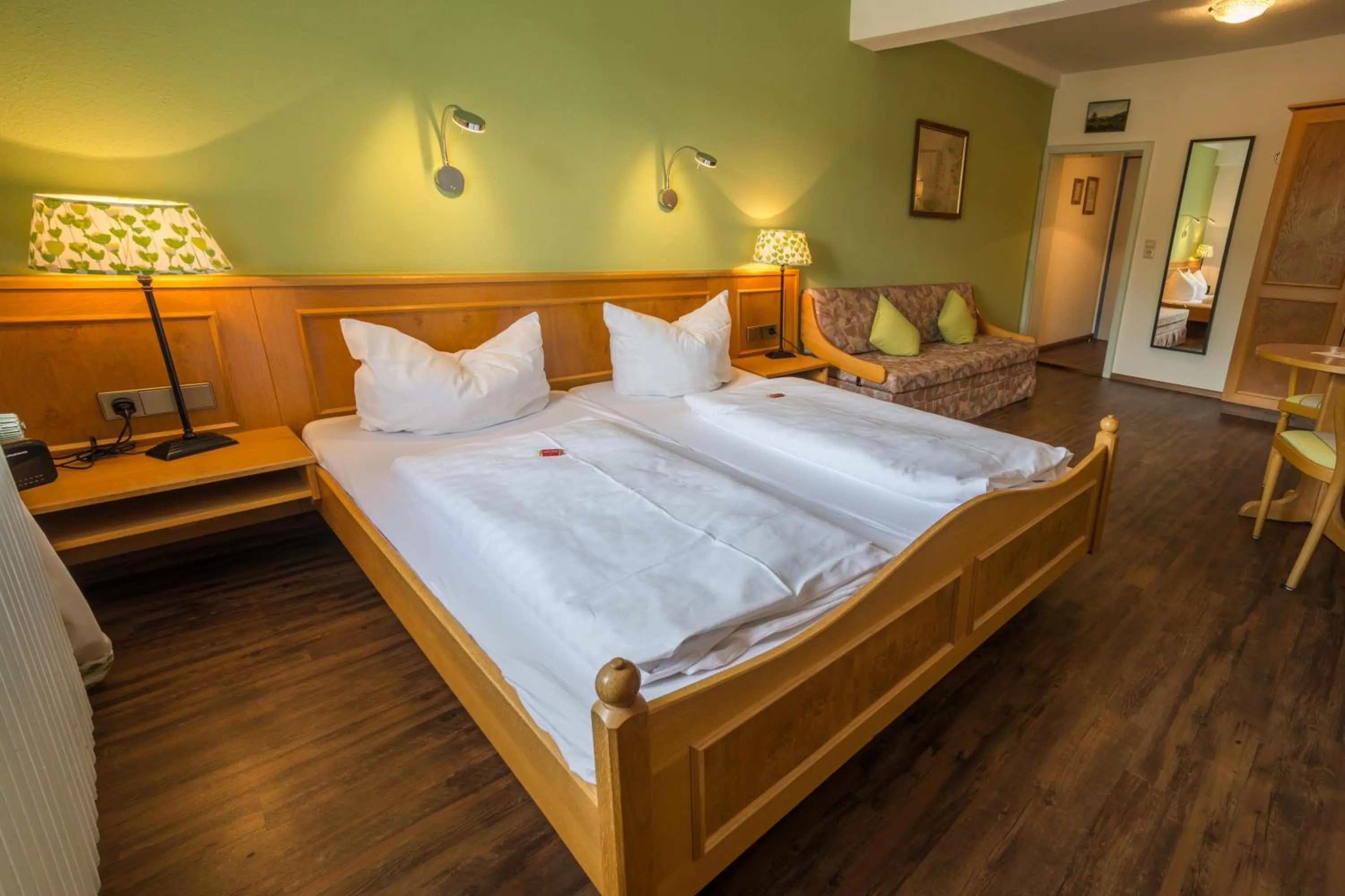 Bed in Goldener Adler Oberried - Hotel & Appartements