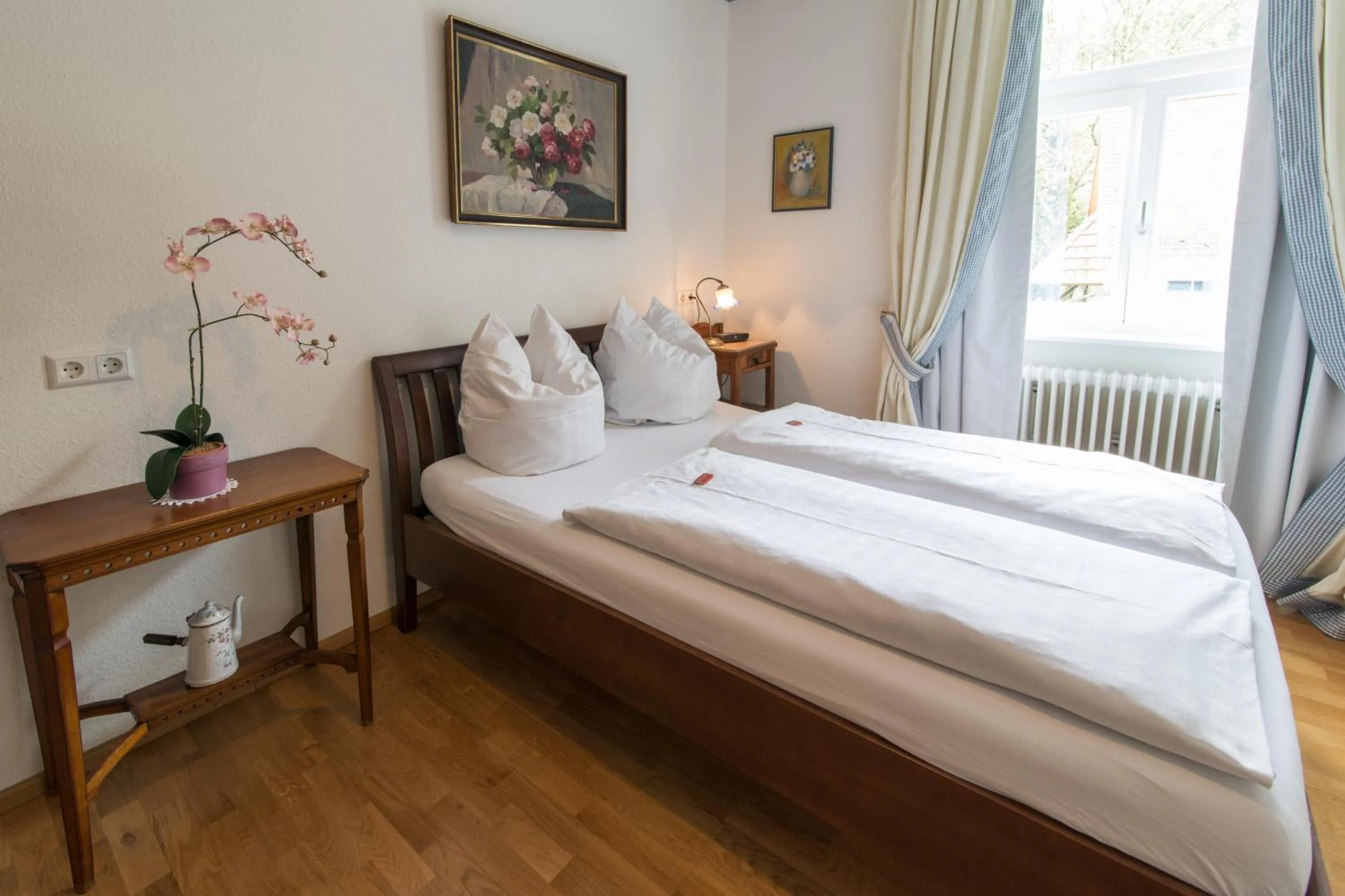Bed in Goldener Adler Oberried - Hotel & Appartements