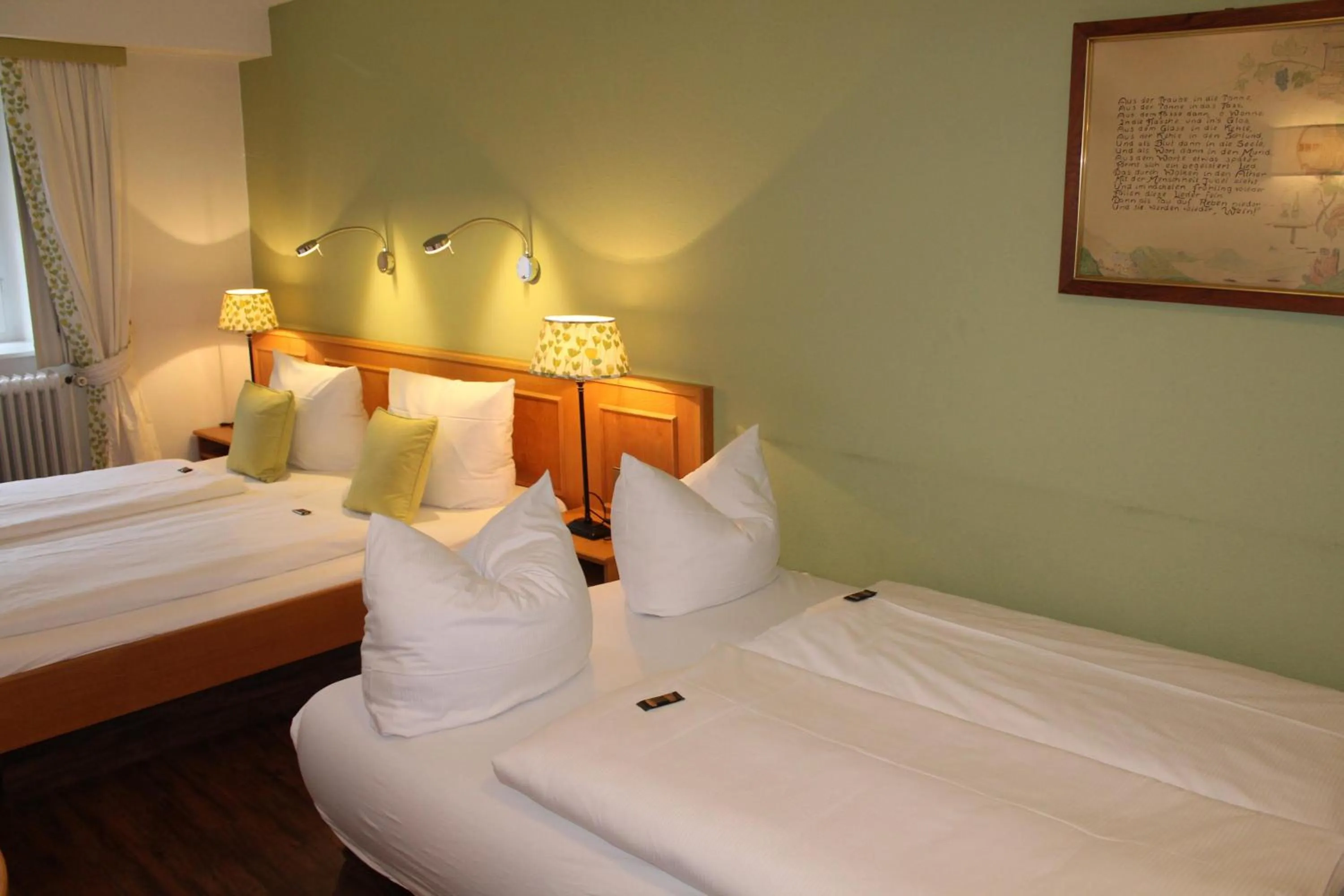 Bed in Goldener Adler Oberried - Hotel & Appartements