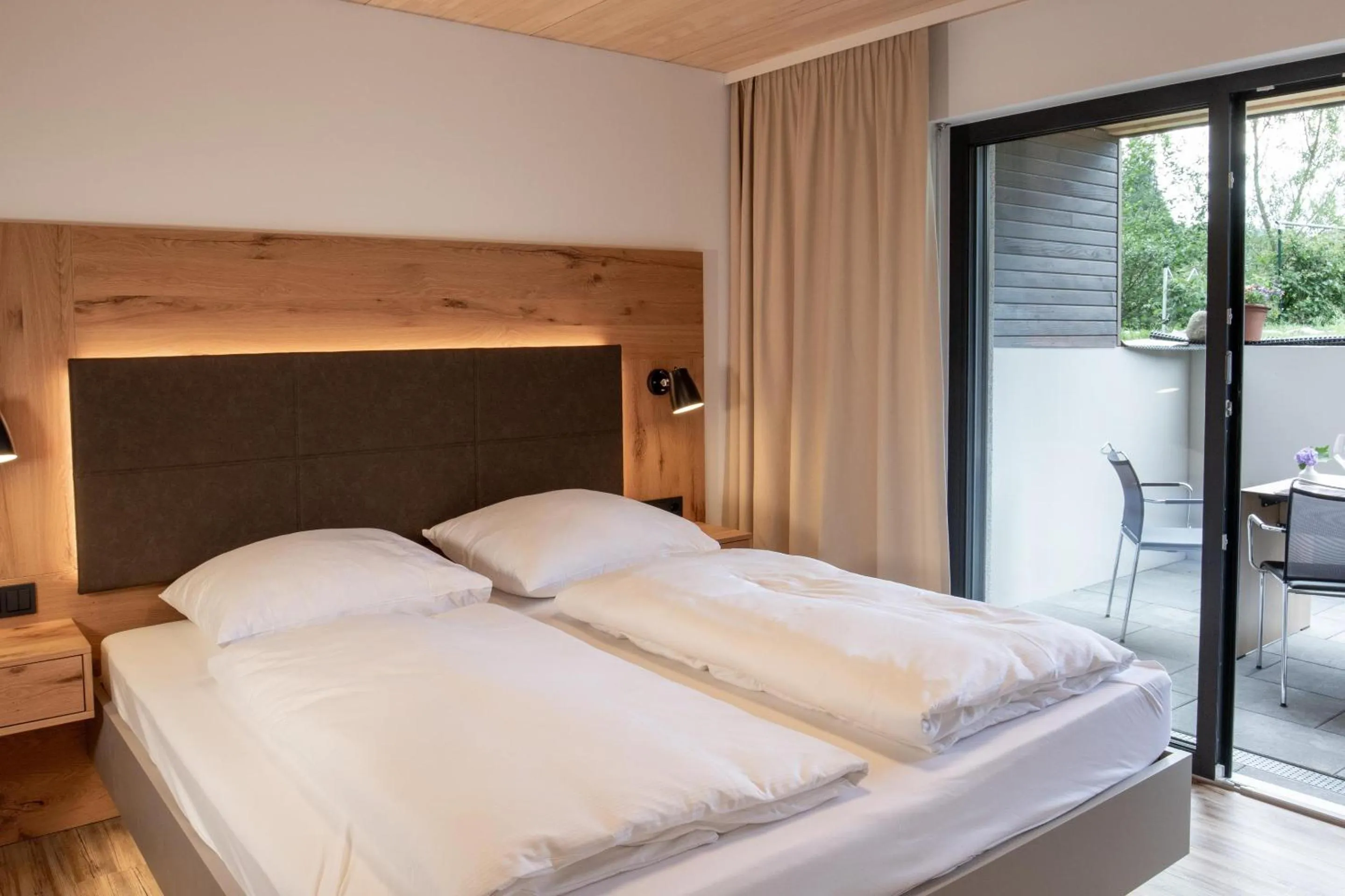 Bed in Goldener Adler Oberried - Hotel & Appartements